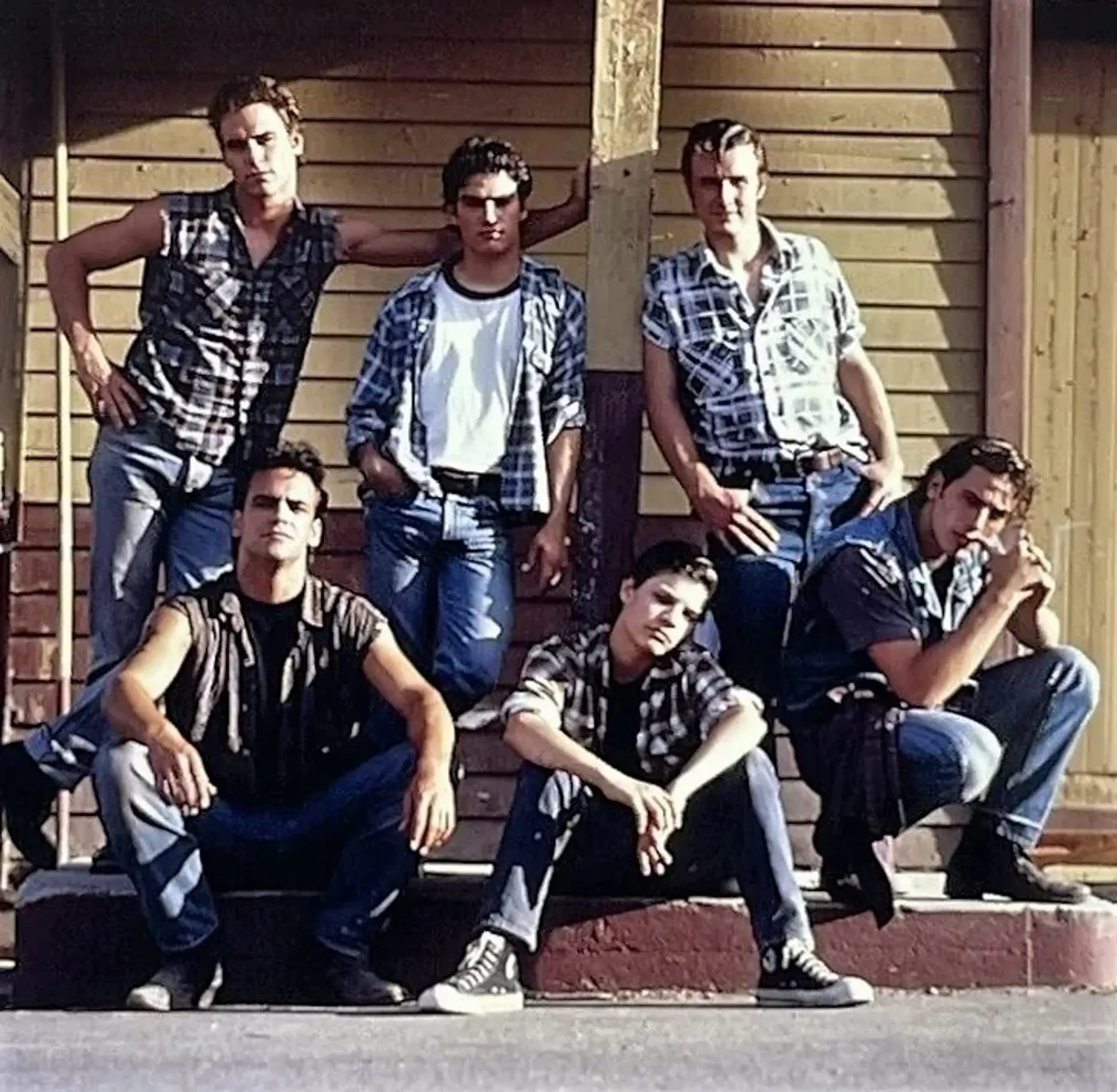 سریال بیگانه ها (The Outsiders 1990)