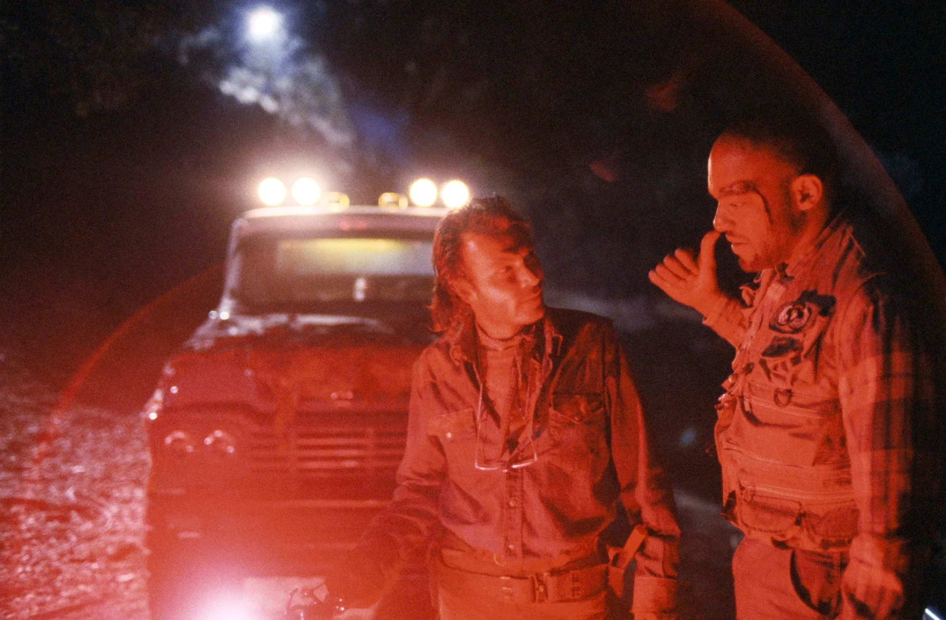 دانلود فیلم کشتار با اره برقی در تگزاس 3 (Leatherface: The Texas Chainsaw Massacre III 1990)