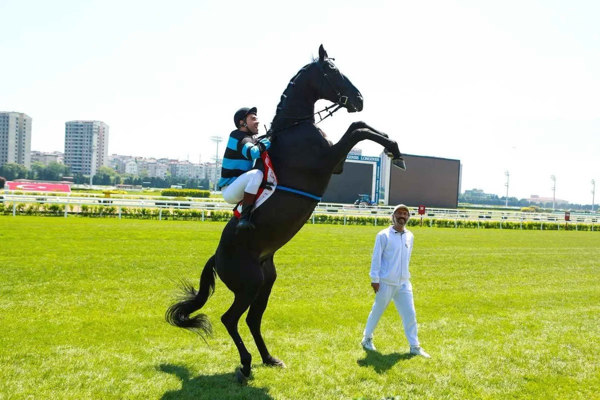 فیلم به خاطر ما تلاش کن قهرمان (Champion 2018)