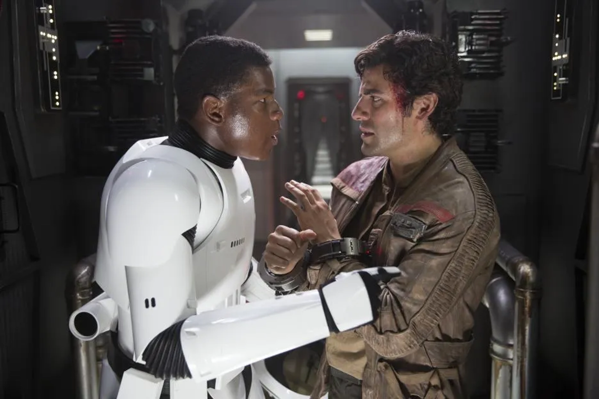 دانلود فیلم جنگ ستارگان 7 نیرو برمی خیزد (Star Wars: Episode VII - The Force Awakens 2015)