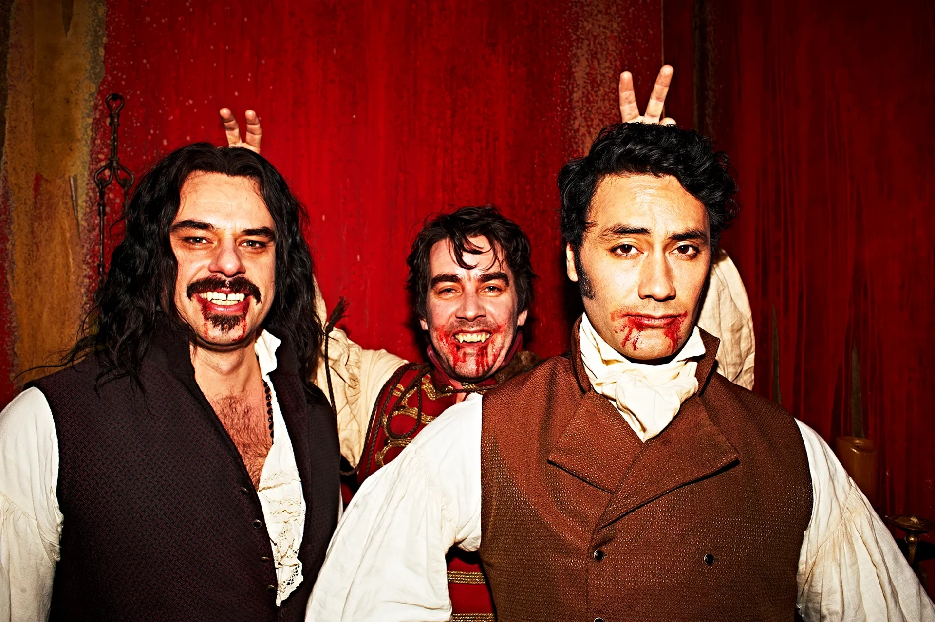 دانلود فیلم آن چه در سایه ها انجام می‌دهیم (What We Do in the Shadows 2014)