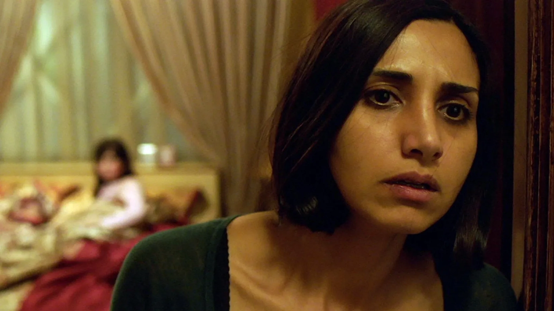 دانلود فیلم زیر سایه (Under the Shadow 2016)