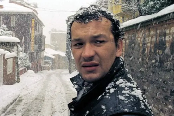 فیلم دوردست (Distant 2002)