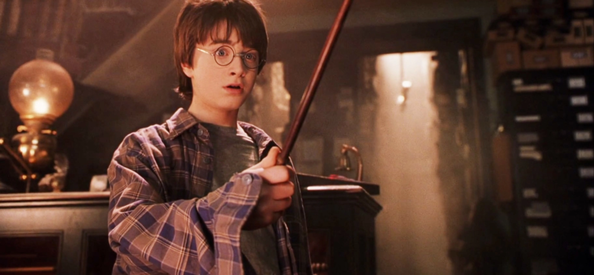 دانلود فیلم هری پاتر و سنگ جادو (Harry Potter and the Sorcerer's Stone 2001)