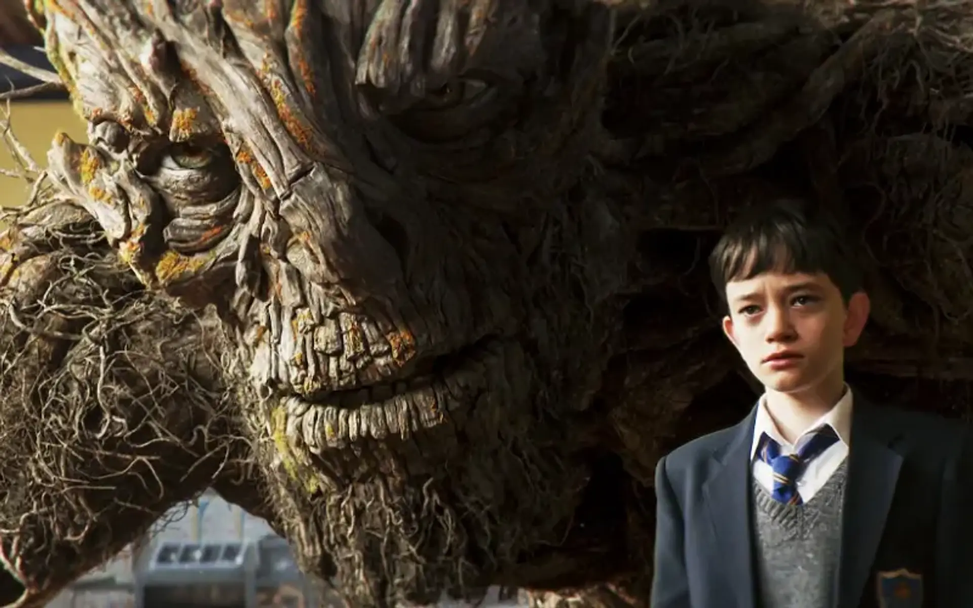 دانلود فیلم هیولایی فرا می خواند (A Monster Calls 2016)