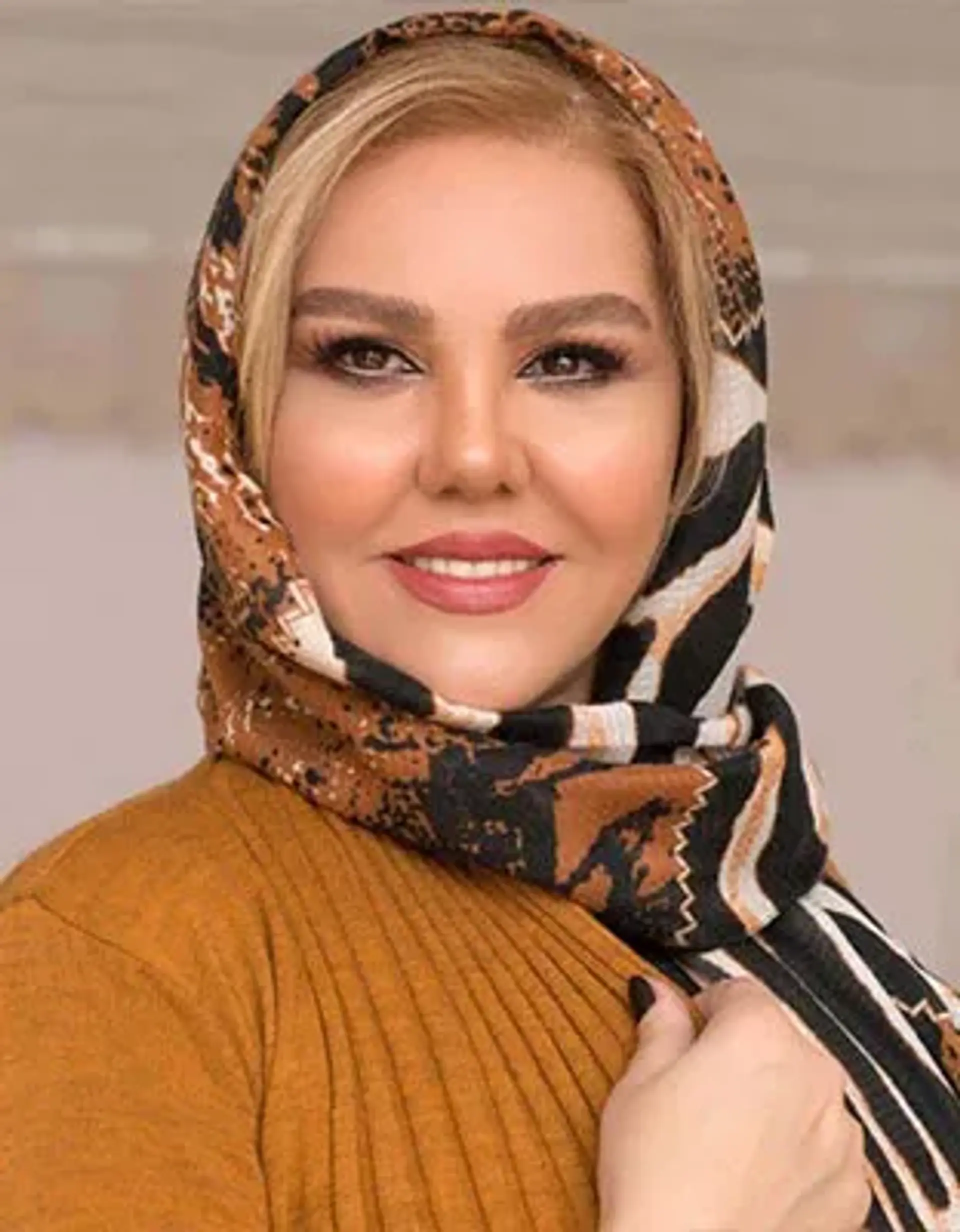 افسانه  چهره‌ آزاد