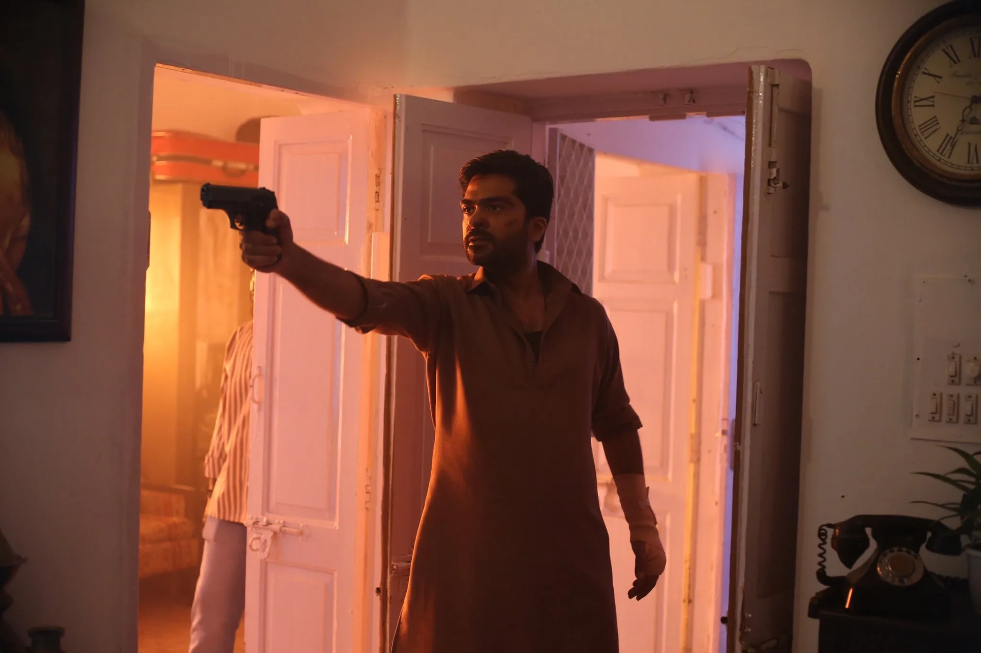 فیلم جنگل سوخته (Vendhu Thanindhathu Kaadu 2022)