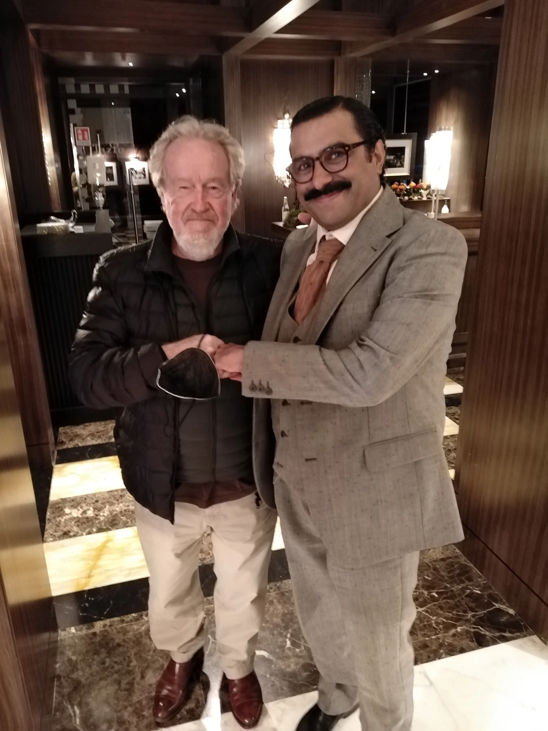 Ridley Scott and Miloud Mourad Benamara in House of Gucci (2021)