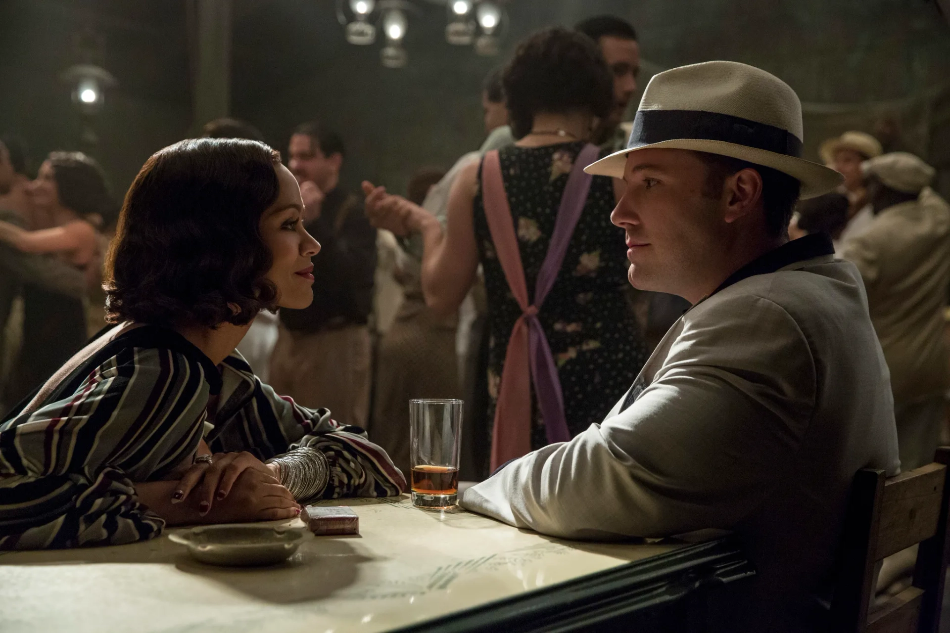 Ben Affleck and Zoe Saldana in Live by Night (2016)