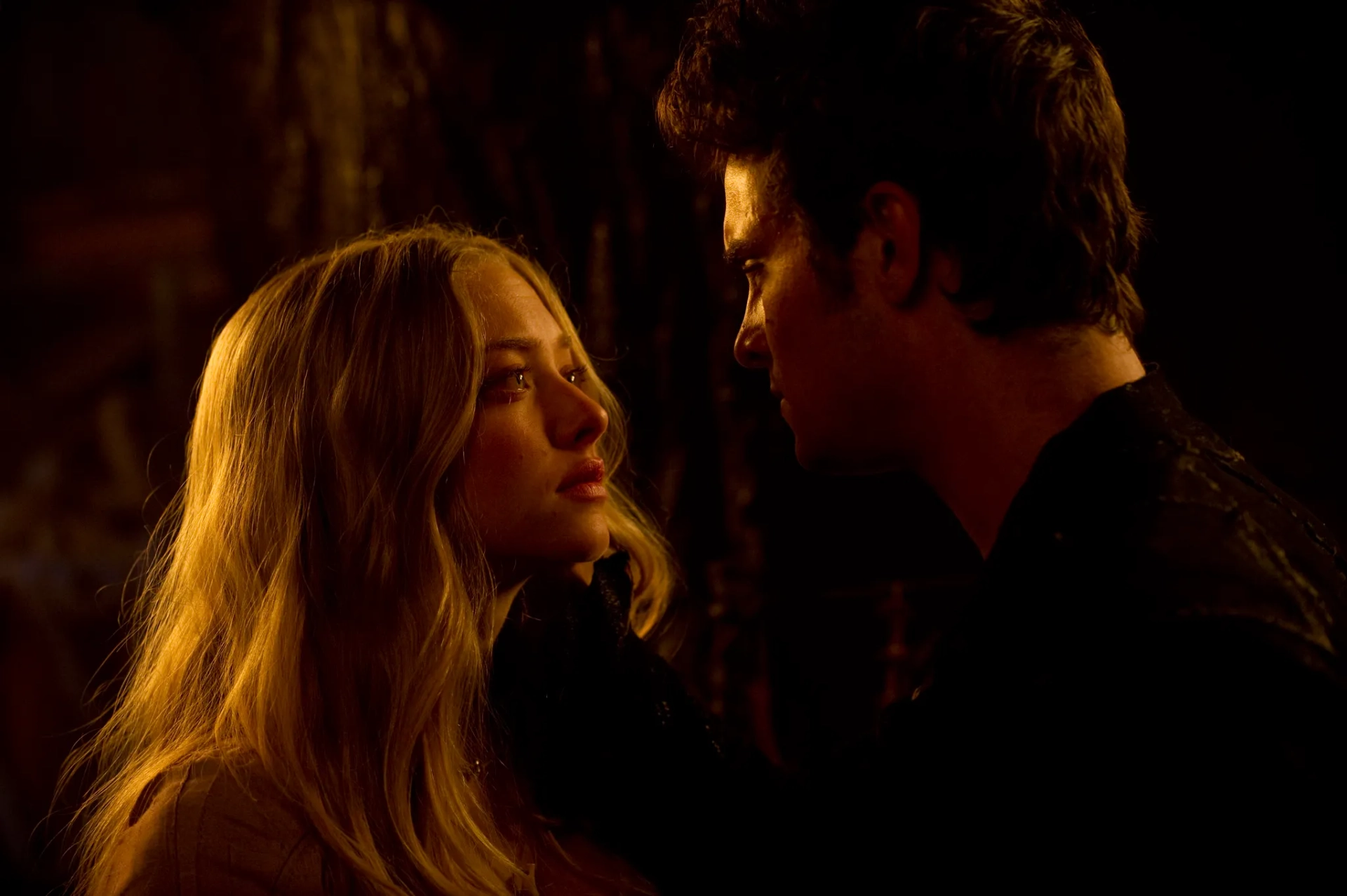 Amanda Seyfried and Shiloh Fernandez in Red Riding Hood (2011)