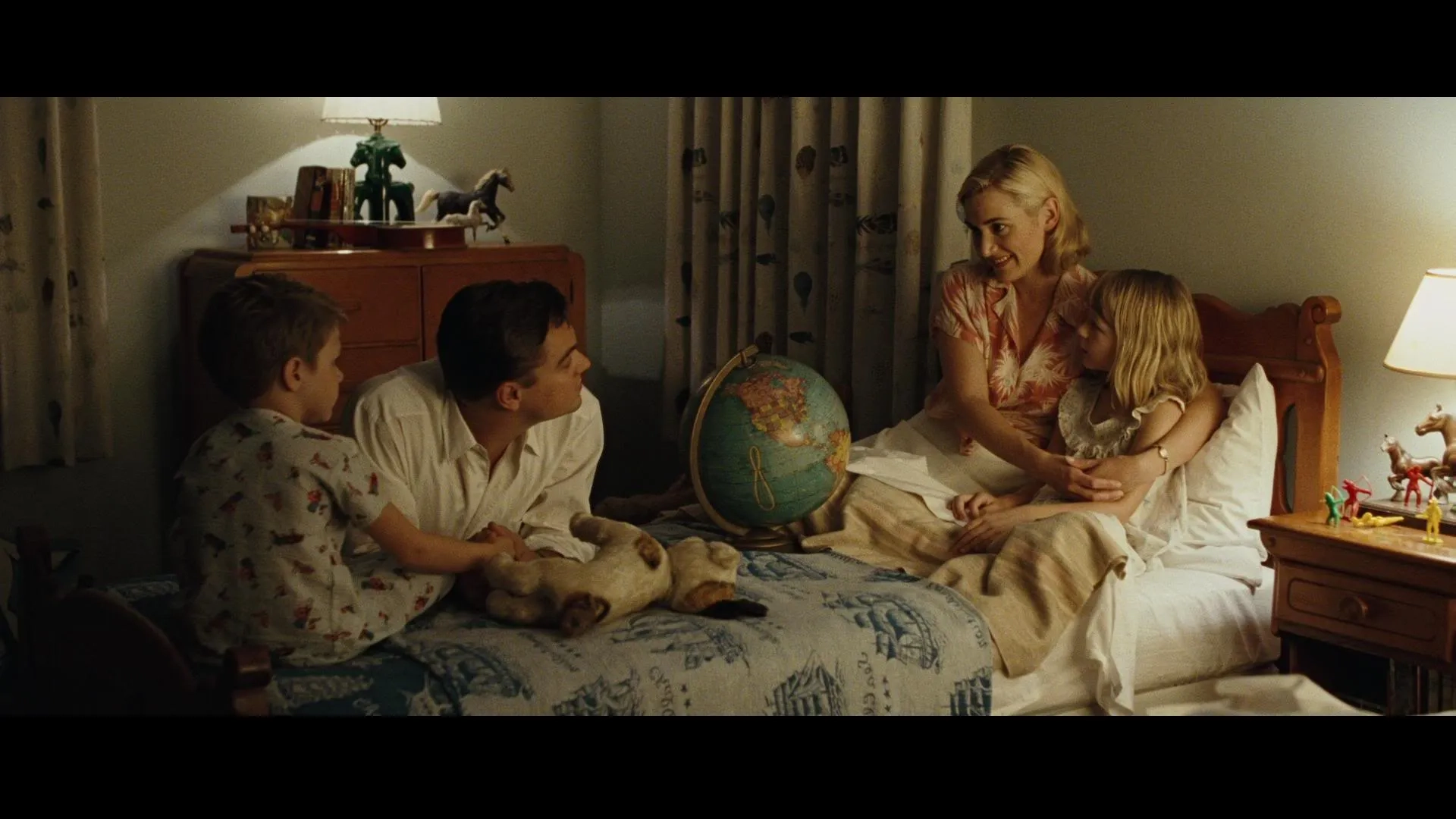 Leonardo DiCaprio, Kate Winslet, Ty Simpkins, and Ryan Simpkins in Revolutionary Road (2008)