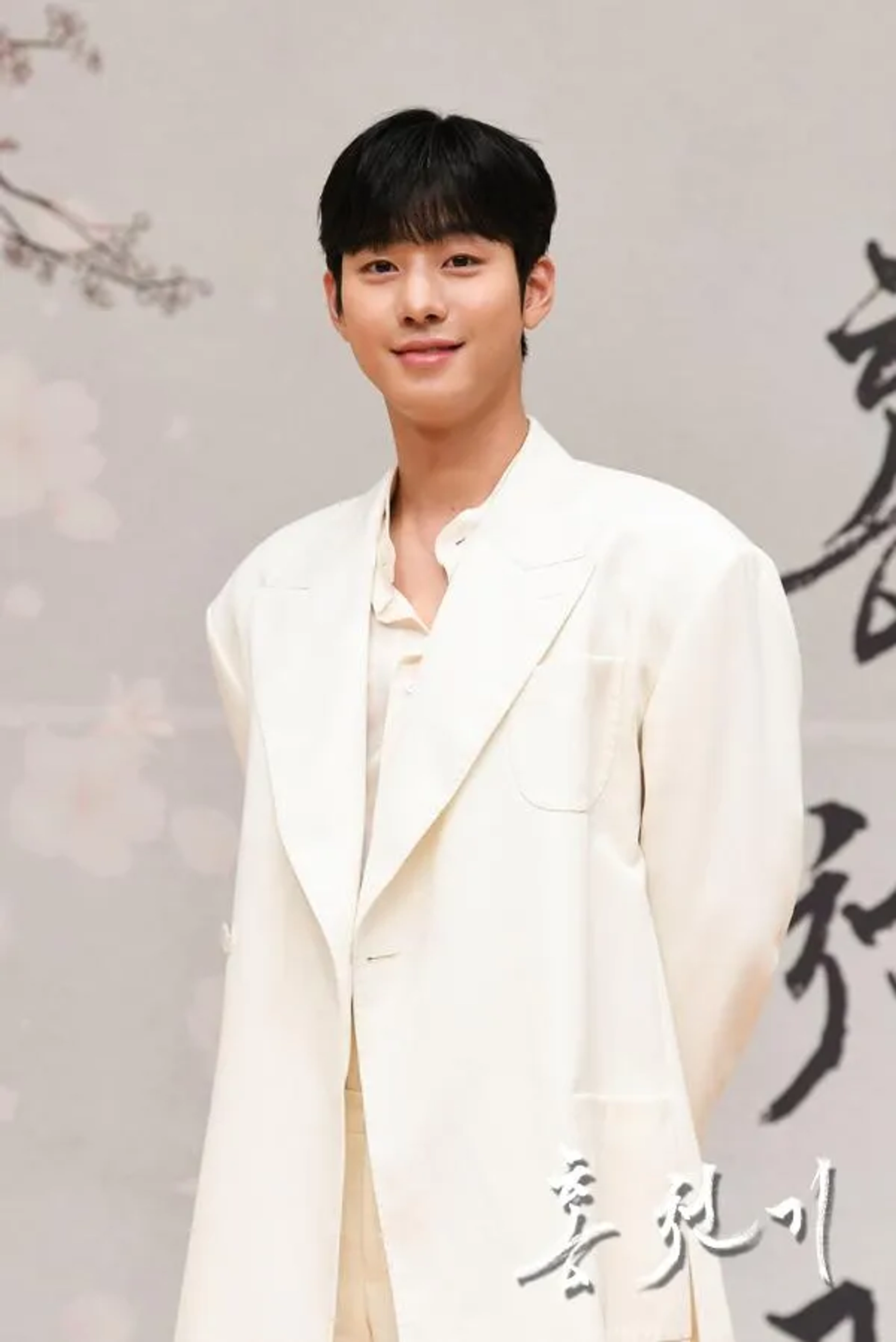 Ahn Hyo-Seop at an event for Lovers of the Red Sky (2021)