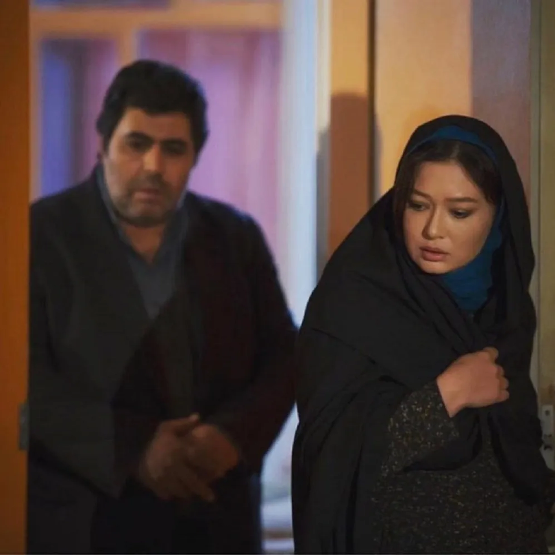 Nurgül Yesilçay and Farhad Aslani in Beautiful Jinn (2019)