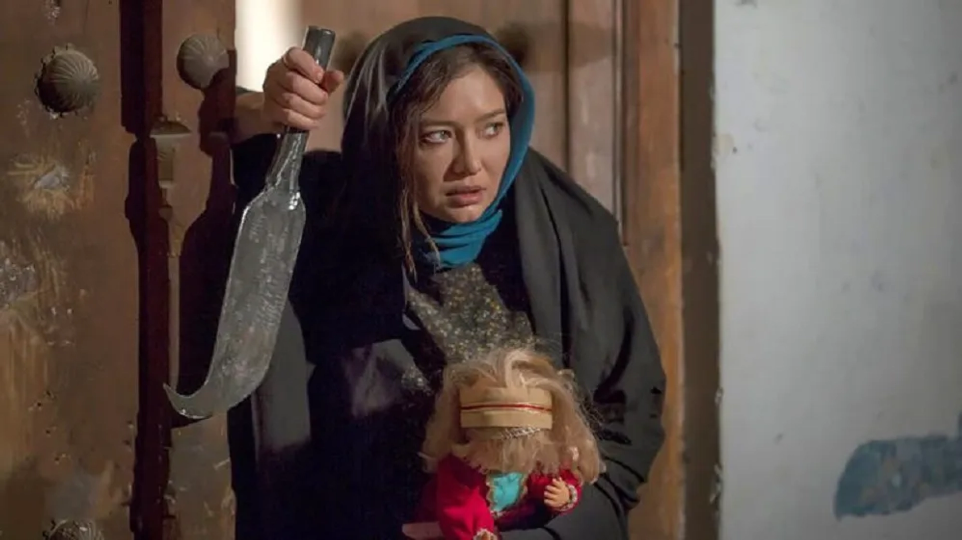 Nurgül Yesilçay in Beautiful Jinn (2019)