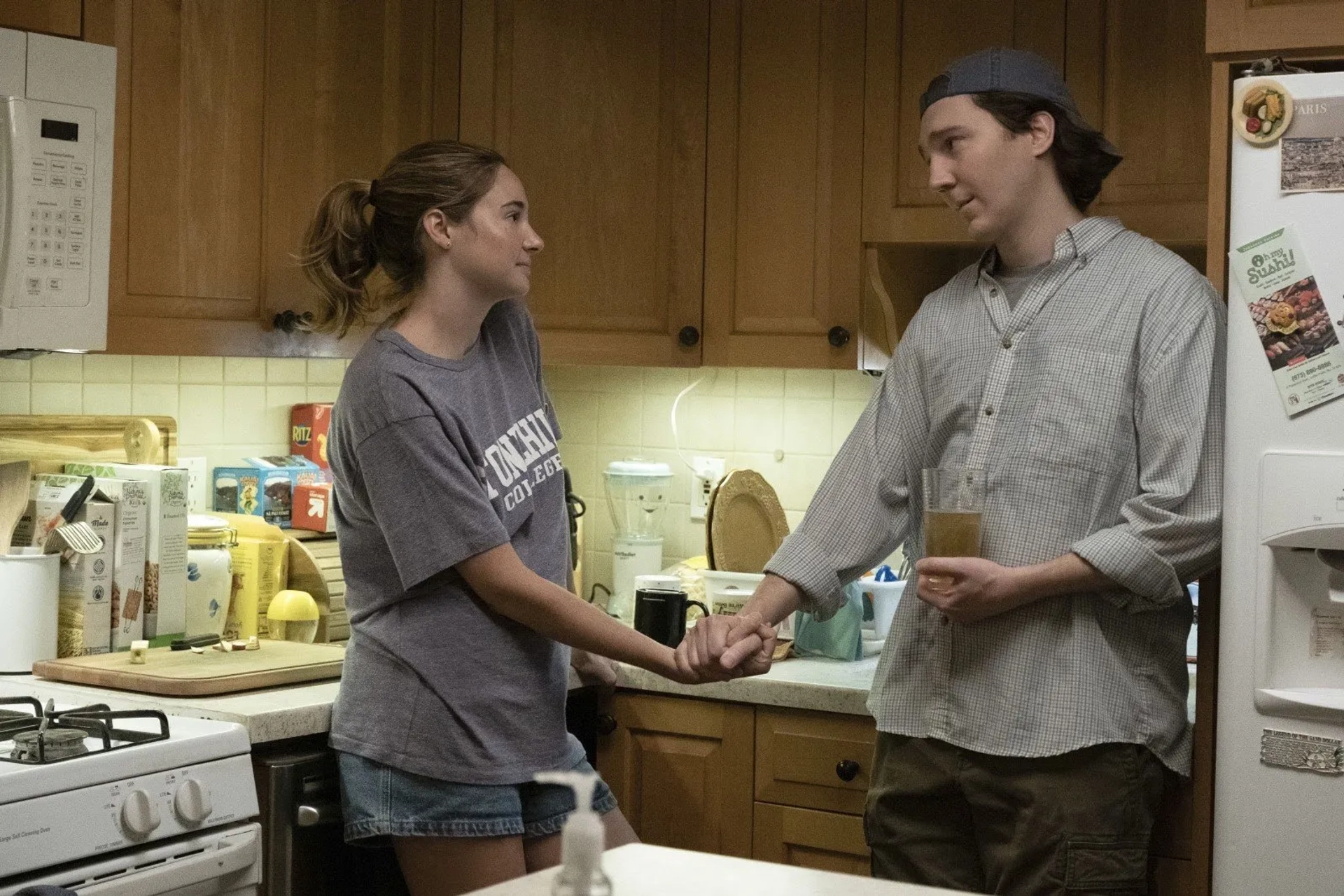 Paul Dano and Shailene Woodley in Dumb Money (2023)