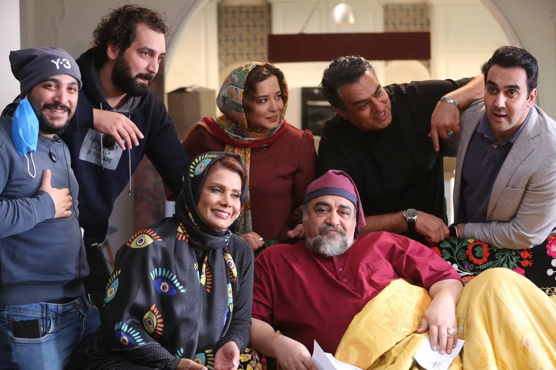 Atefeh Razavi, Mehraveh Sharifinia, Mohammad Reza Sharifinia, Pouria Poursorkh, Sam Nouri, and Mehdi Khosravi in Angel Street Bride (2021)