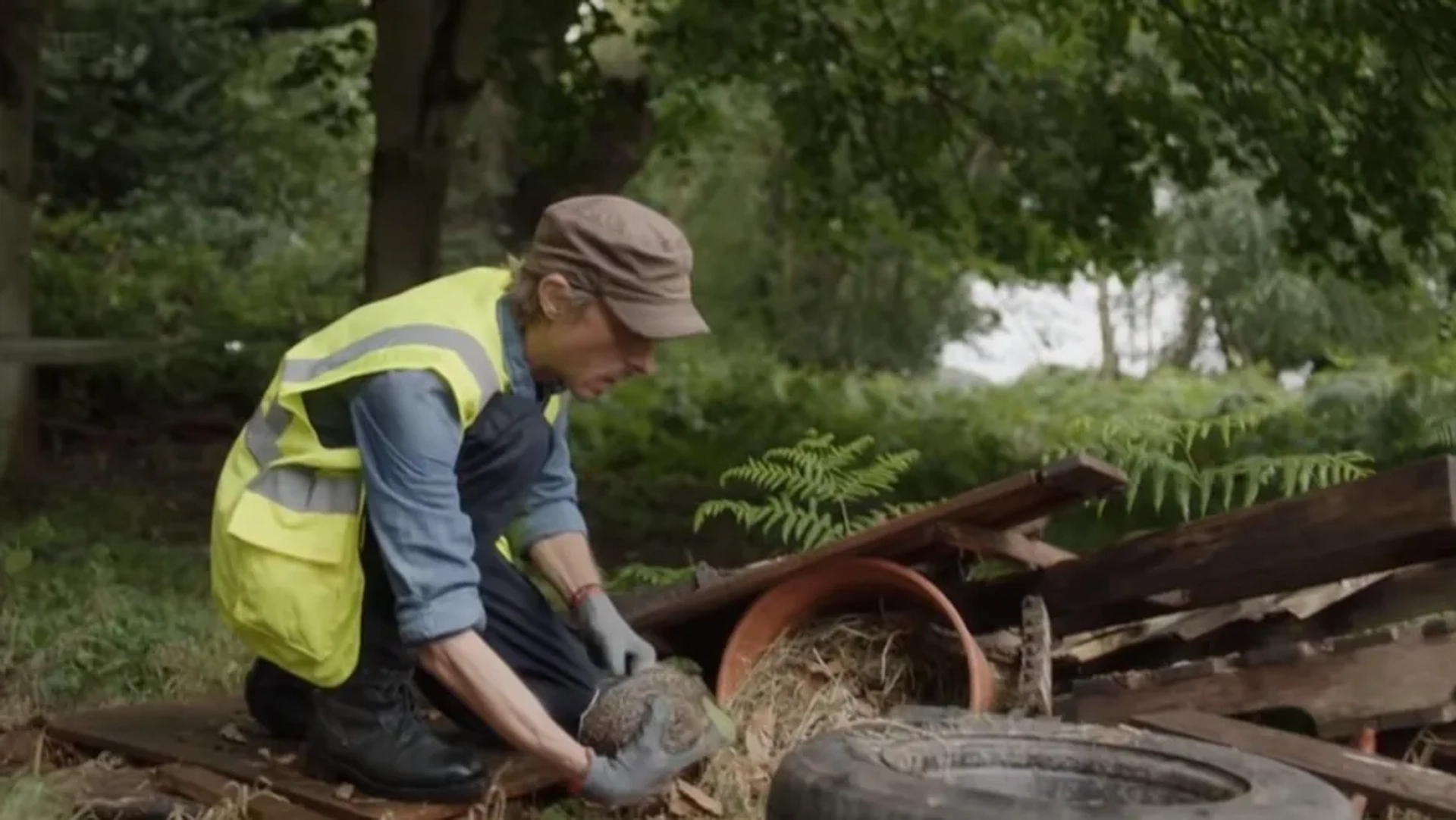 Mackenzie Crook in Detectorists (2014)