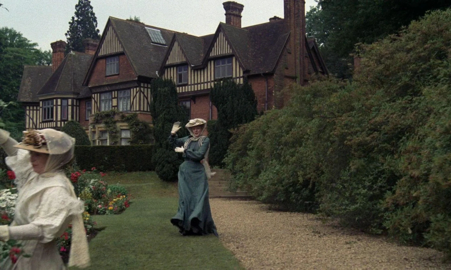 Maggie Smith and Rosemary Leach in A Room with a View (1985)