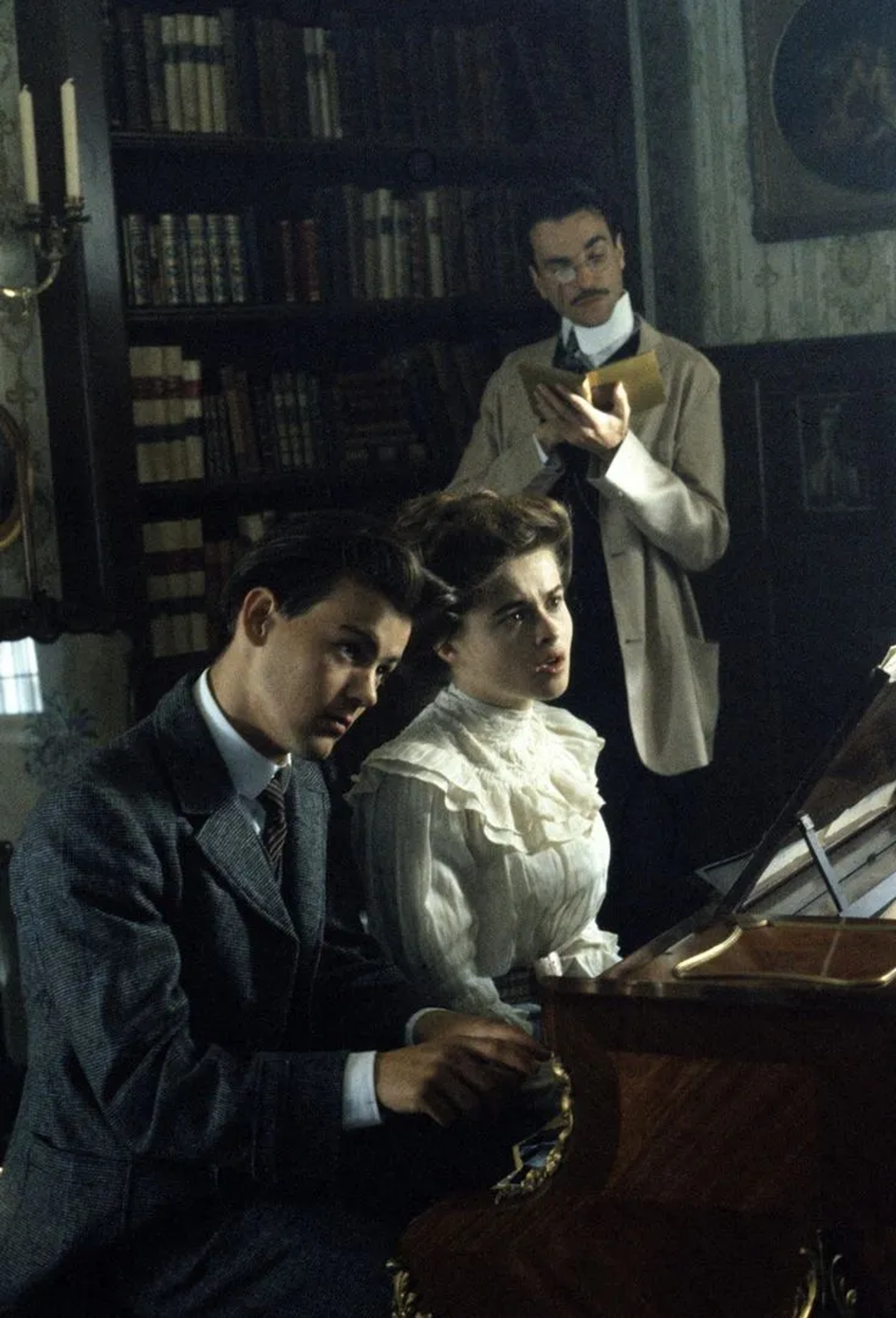 Helena Bonham Carter, Daniel Day-Lewis, and Rupert Graves in A Room with a View (1985)