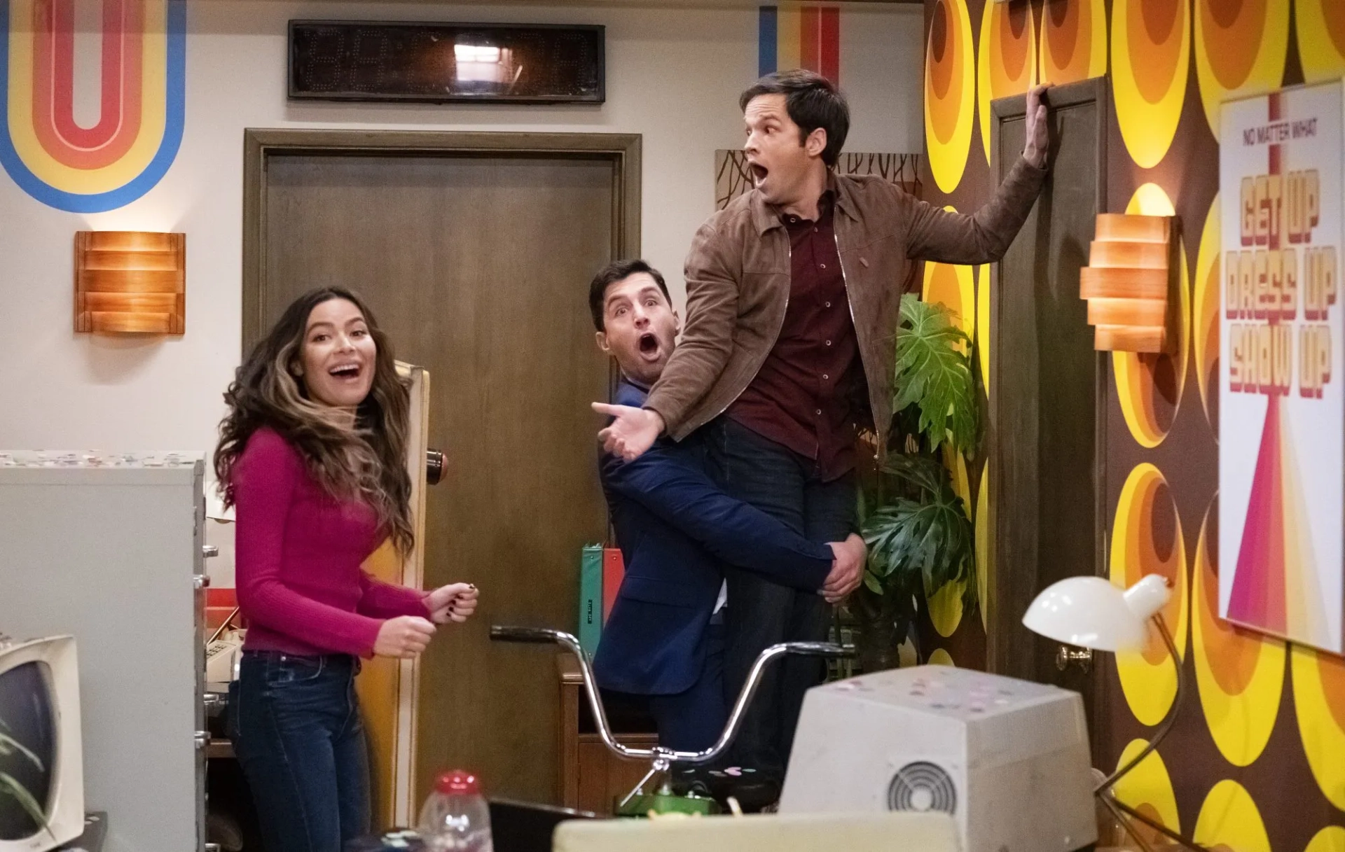 Nathan Kress, Josh Peck, and Miranda Cosgrove in iCarly (2021)