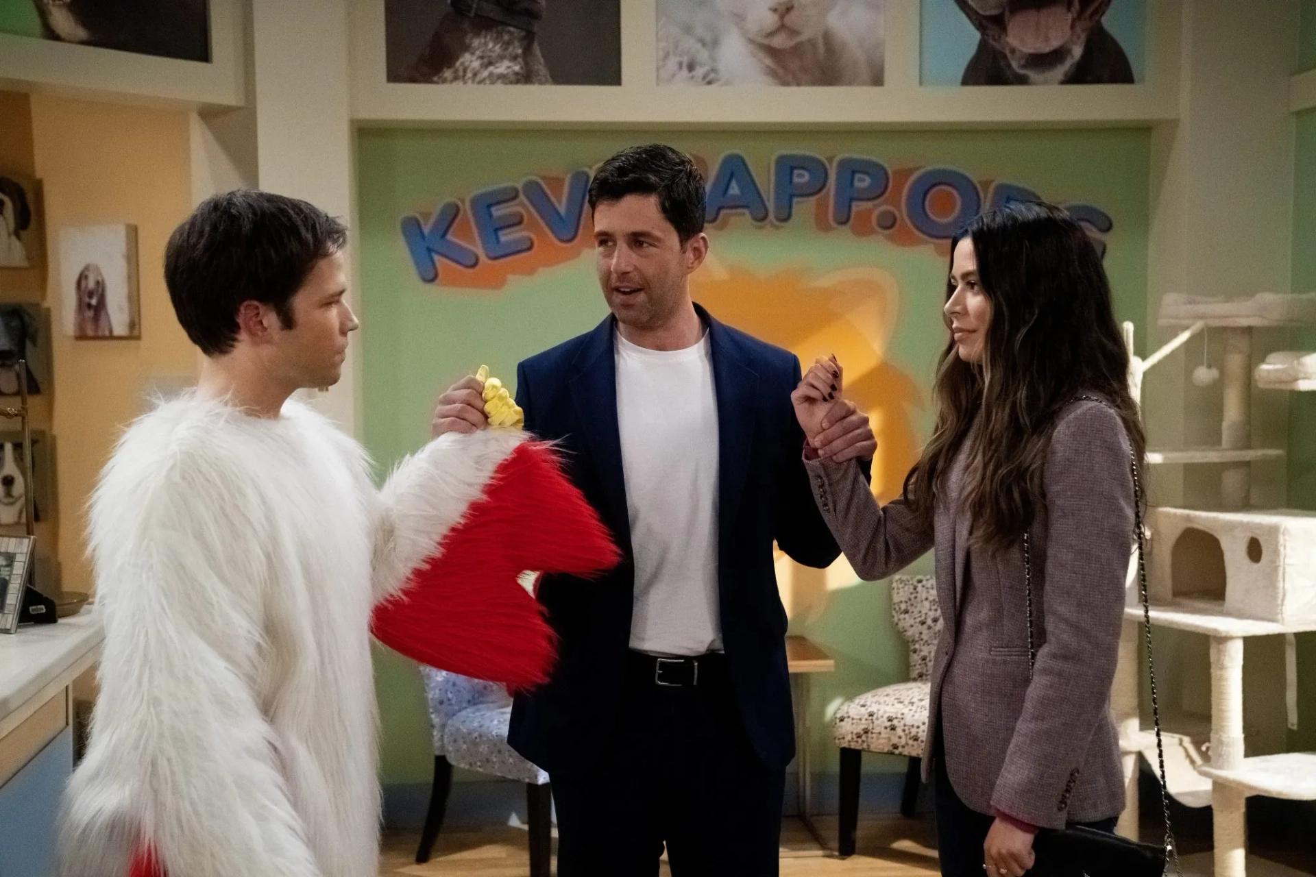 Nathan Kress, Josh Peck, and Miranda Cosgrove in iCarly (2021)