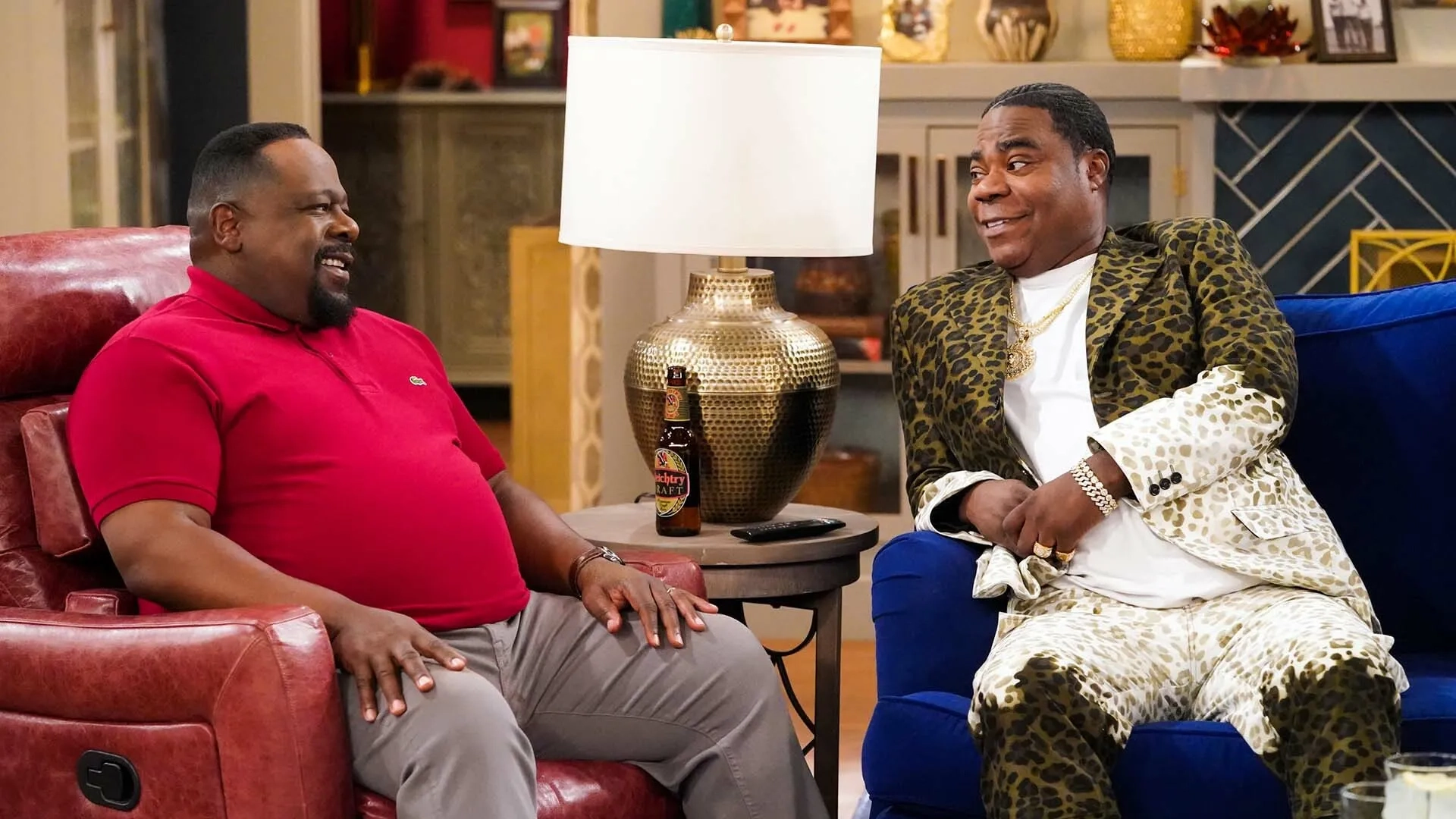 Cedric The Entertainer and Tracy Morgan in The Neighborhood: Welcome to Bro Money, Bro Problems (2022)