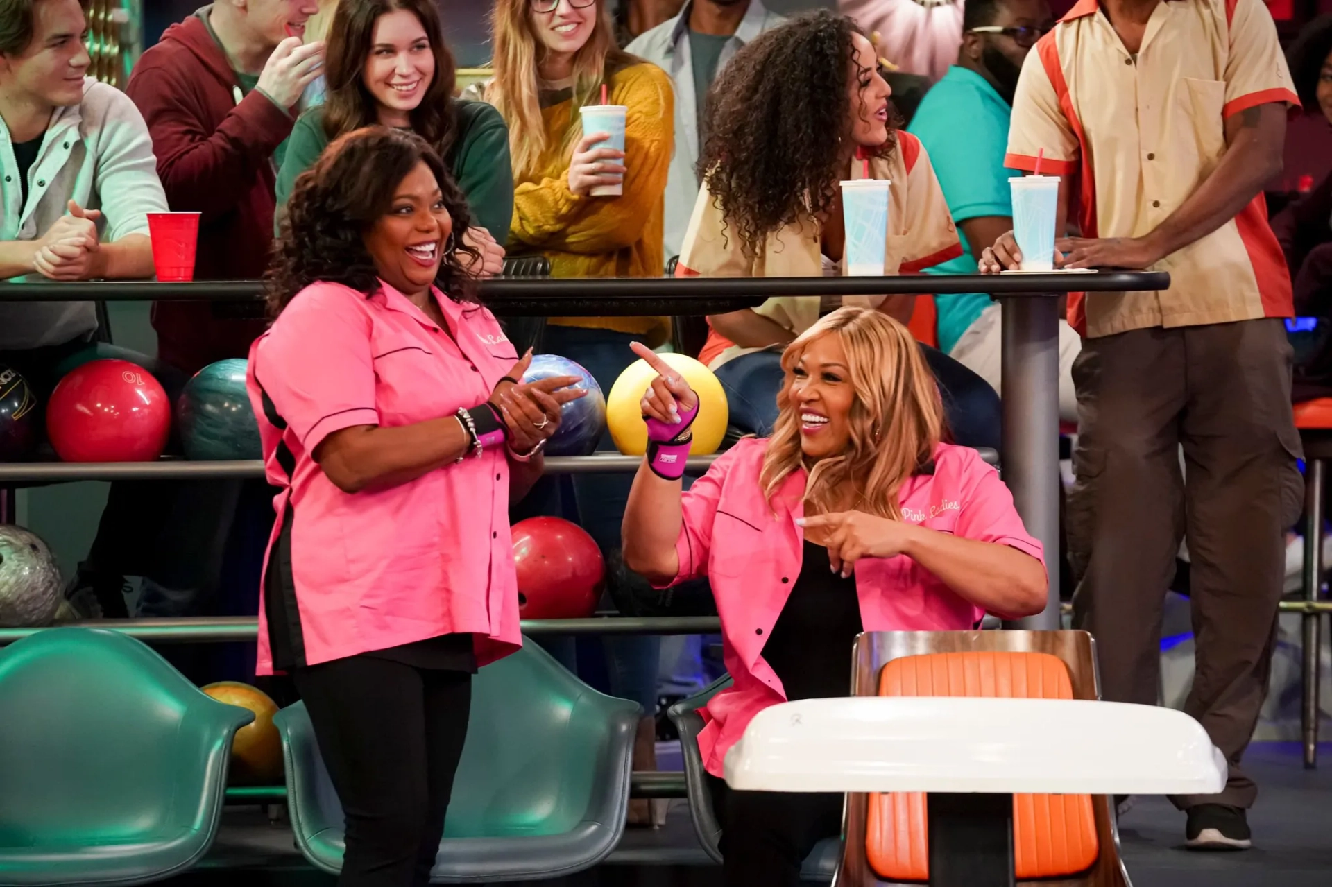 Kym Whitley and Cocoa Brown in The Neighborhood: Welcome to Bowling (2019)