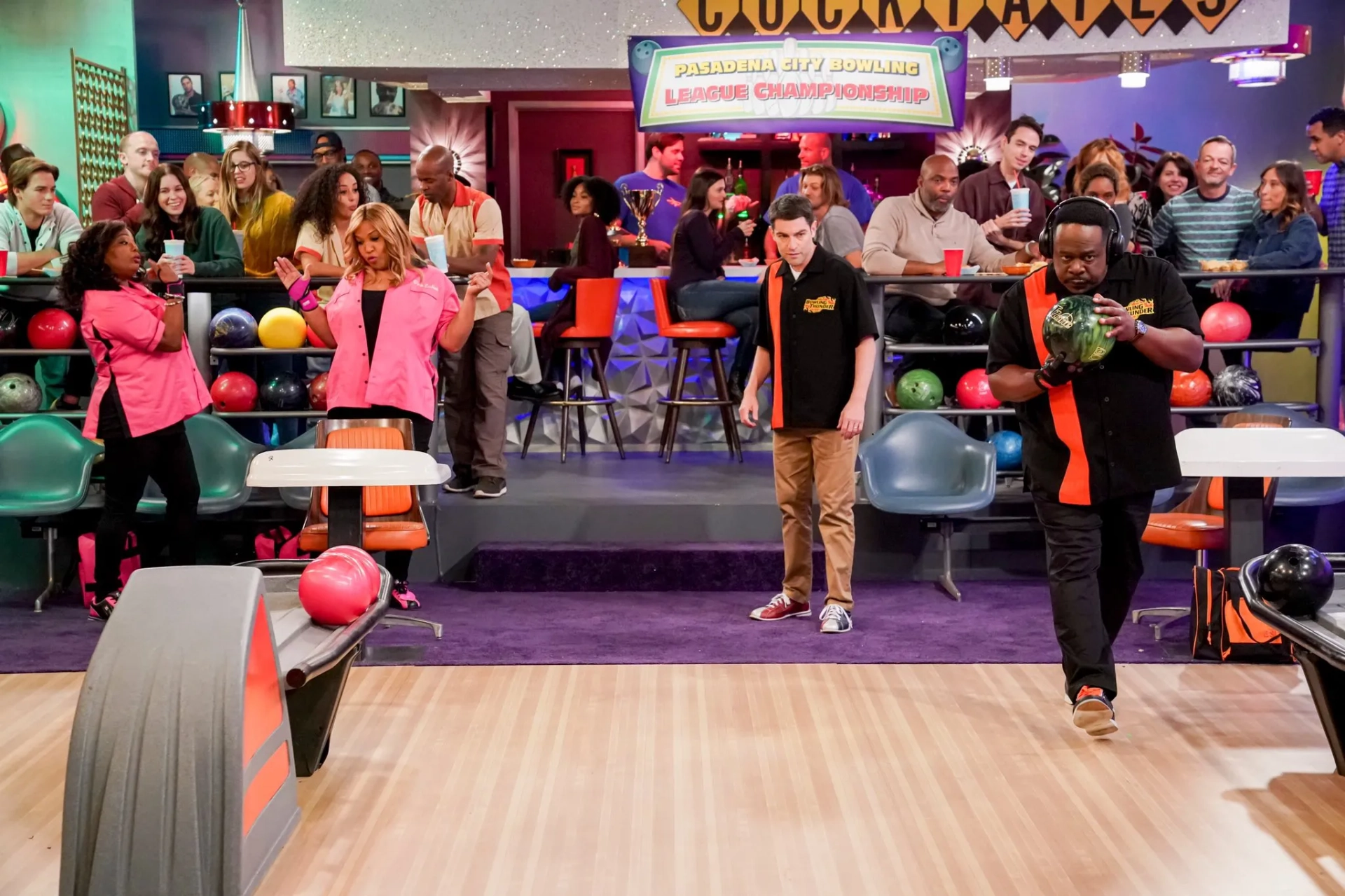 Kym Whitley, Cedric The Entertainer, Max Greenfield, and Cocoa Brown in The Neighborhood: Welcome to Bowling (2019)