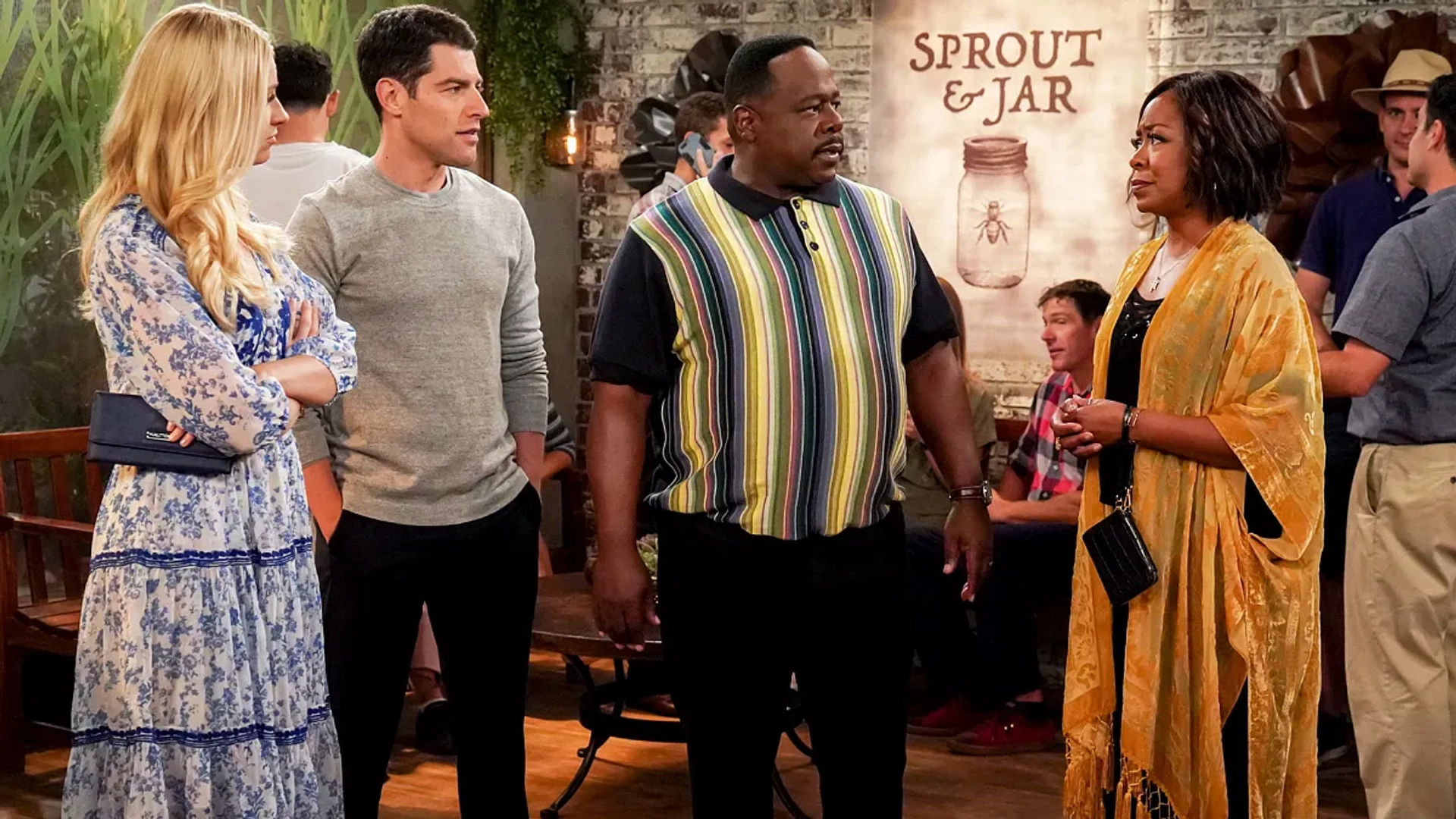 Tichina Arnold, Cedric The Entertainer, Max Greenfield, and Beth Behrs in The Neighborhood: Welcome to Soul Food (2019)