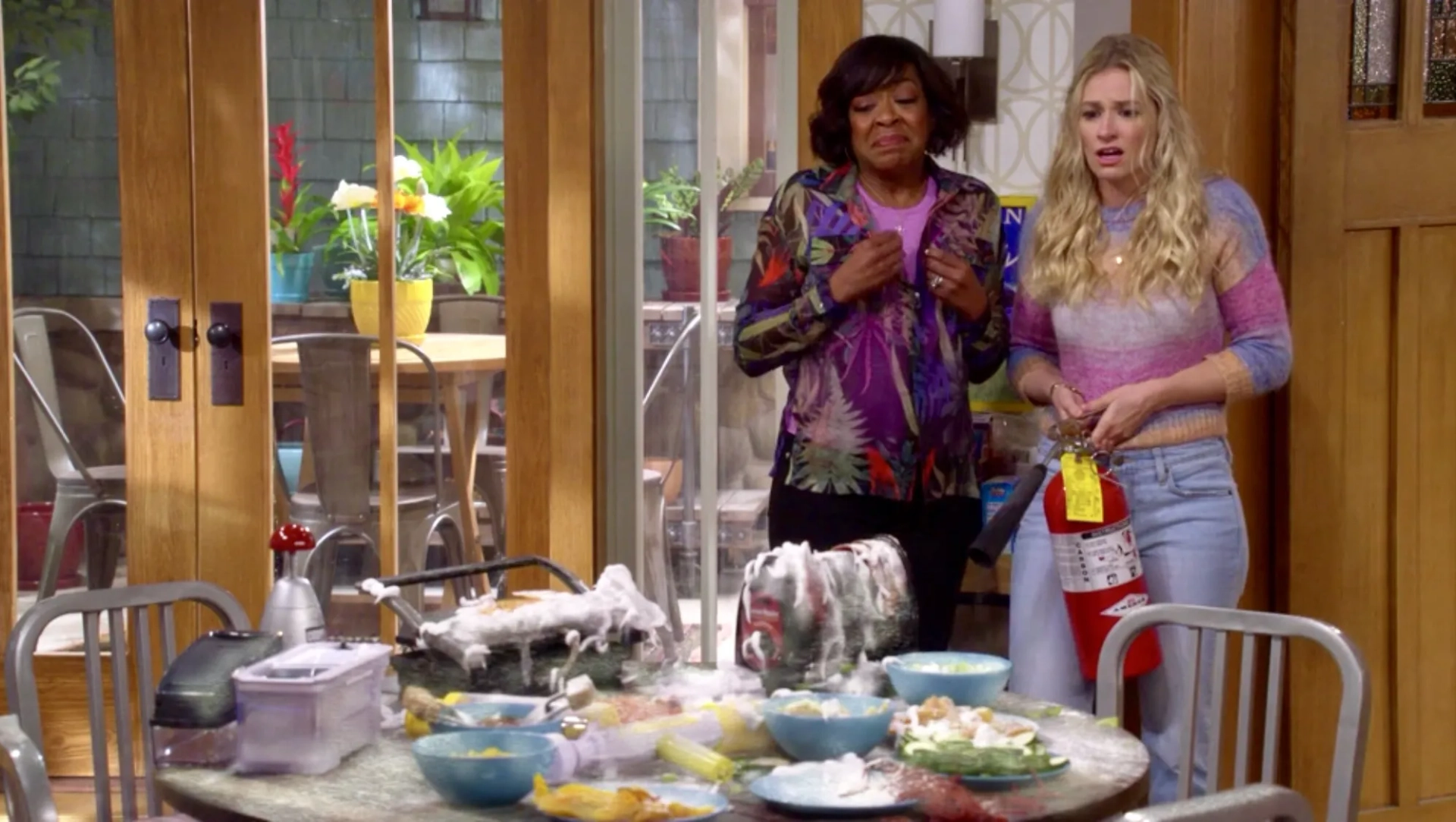 Tichina Arnold and Beth Behrs in The Neighborhood (2018)