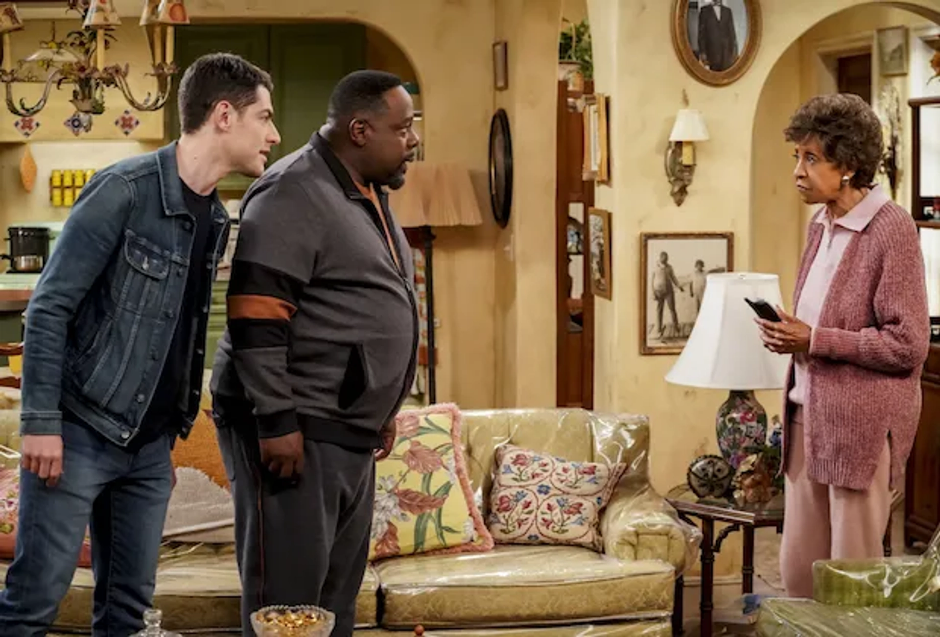 Marla Gibbs, Cedric The Entertainer, and Max Greenfield in The Neighborhood (2018)