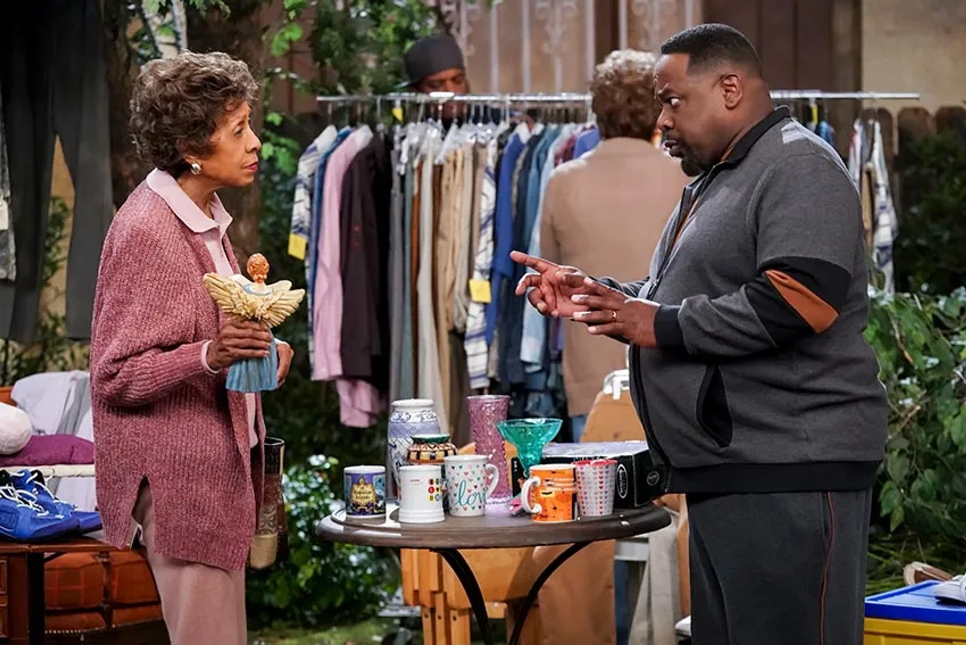 Marla Gibbs and Cedric The Entertainer in The Neighborhood (2018)