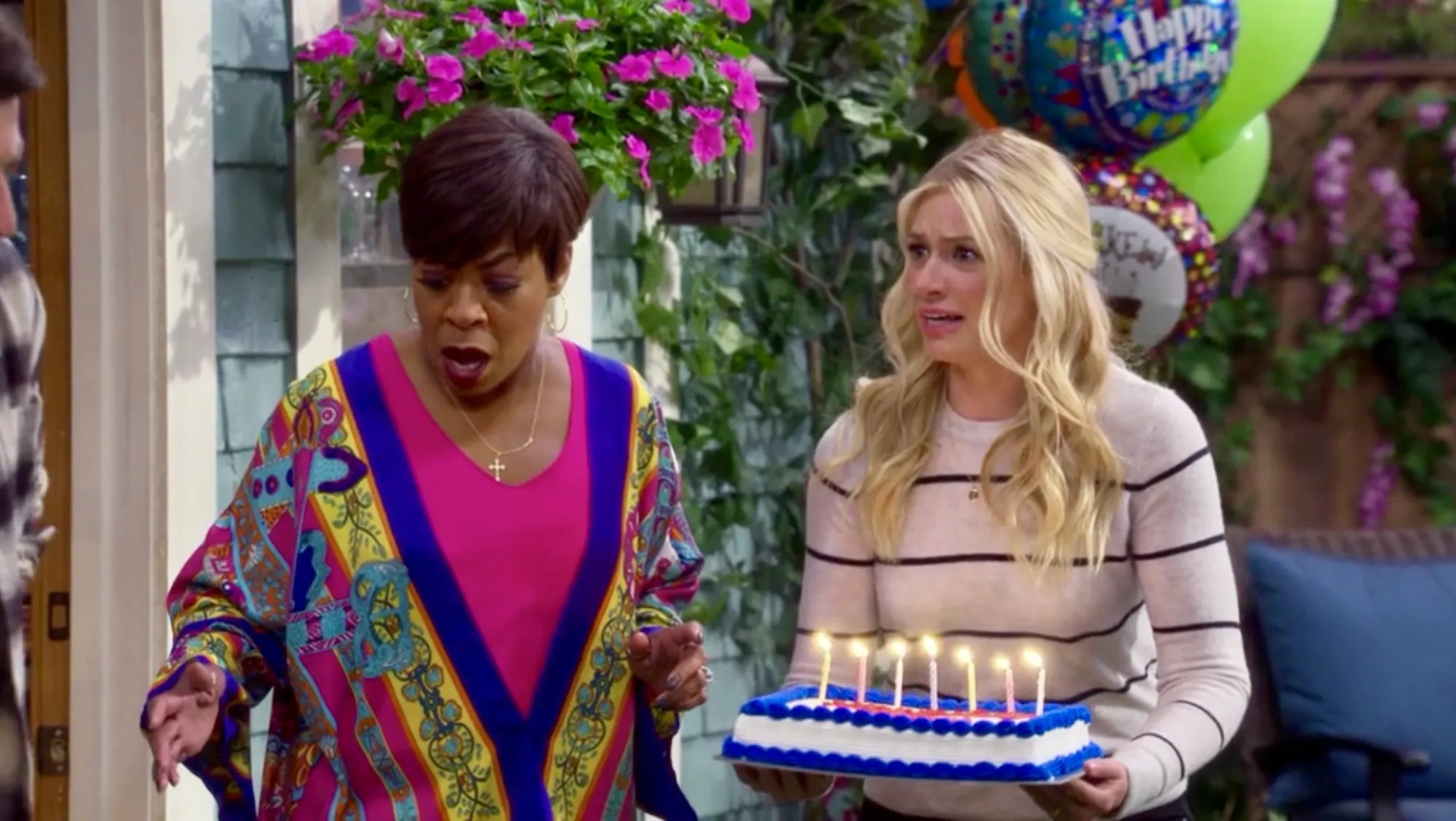 Tichina Arnold and Beth Behrs in The Neighborhood (2018)