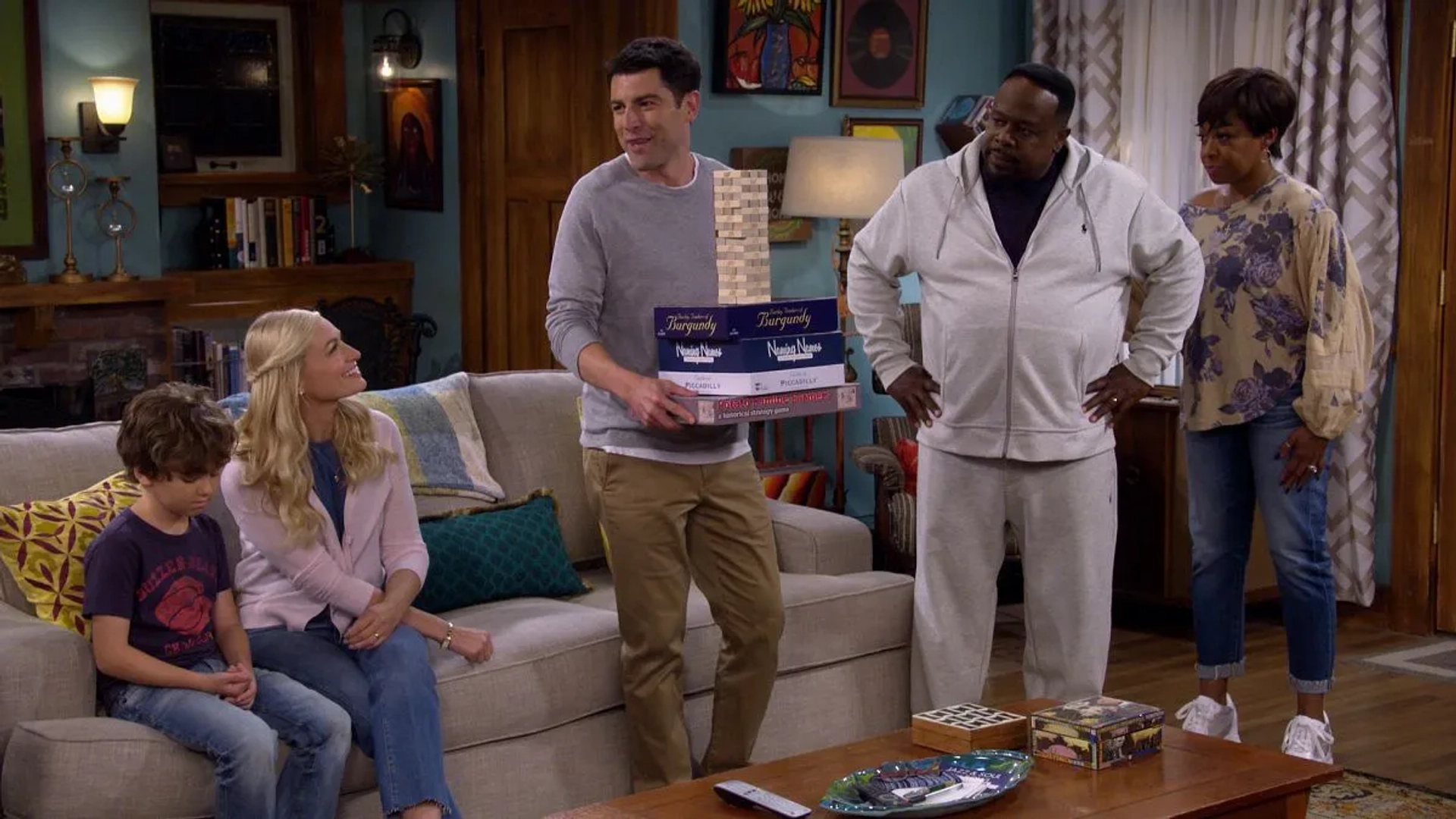 Tichina Arnold, Cedric The Entertainer, Max Greenfield, Beth Behrs, and Hank Greenspan in The Neighborhood (2018)