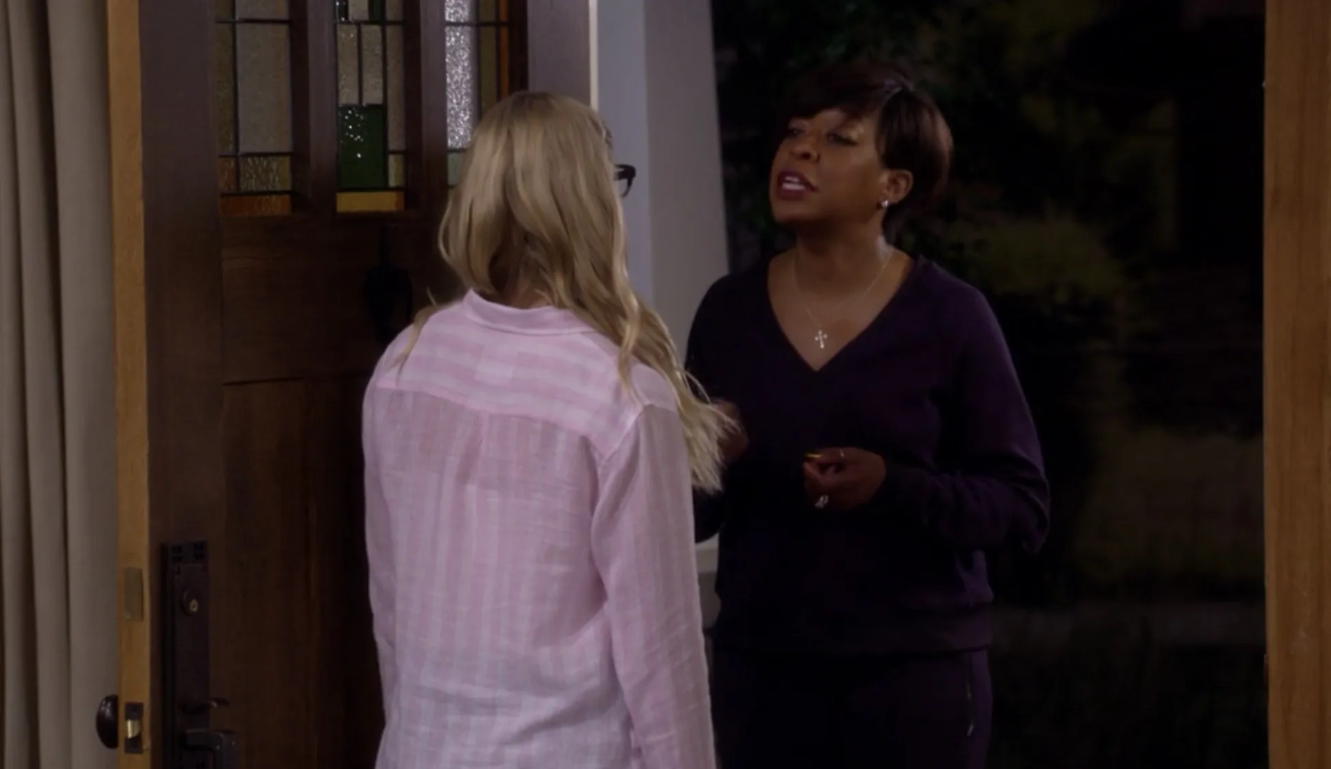 Tichina Arnold and Beth Behrs in The Neighborhood (2018)