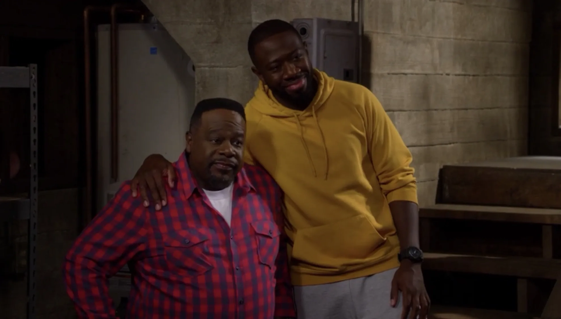 Cedric The Entertainer and Sheaun McKinney in The Neighborhood (2018)