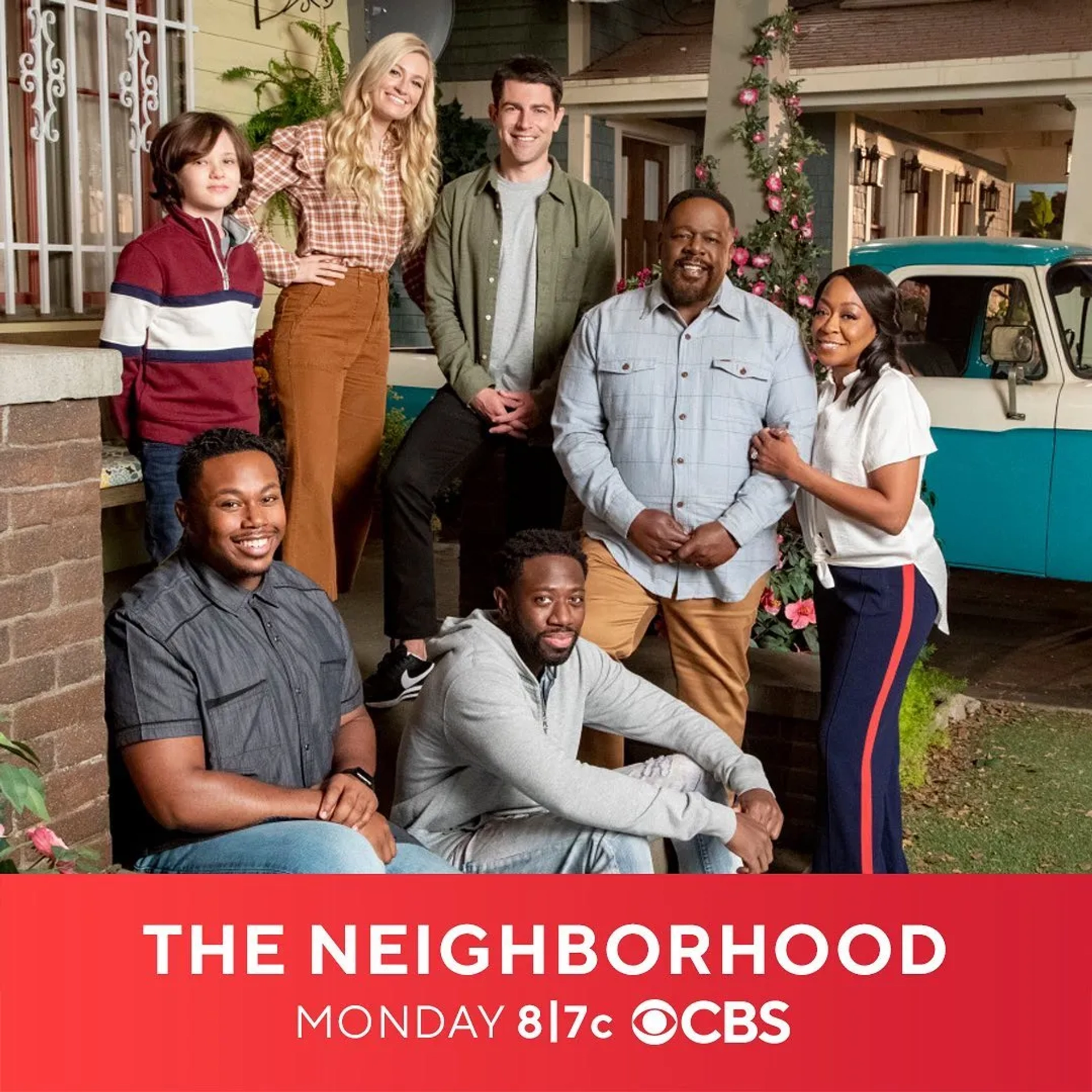 Tichina Arnold, Cedric The Entertainer, Max Greenfield, Sheaun McKinney, Beth Behrs, Marcel Spears, and Hank Greenspan in The Neighborhood (2018)