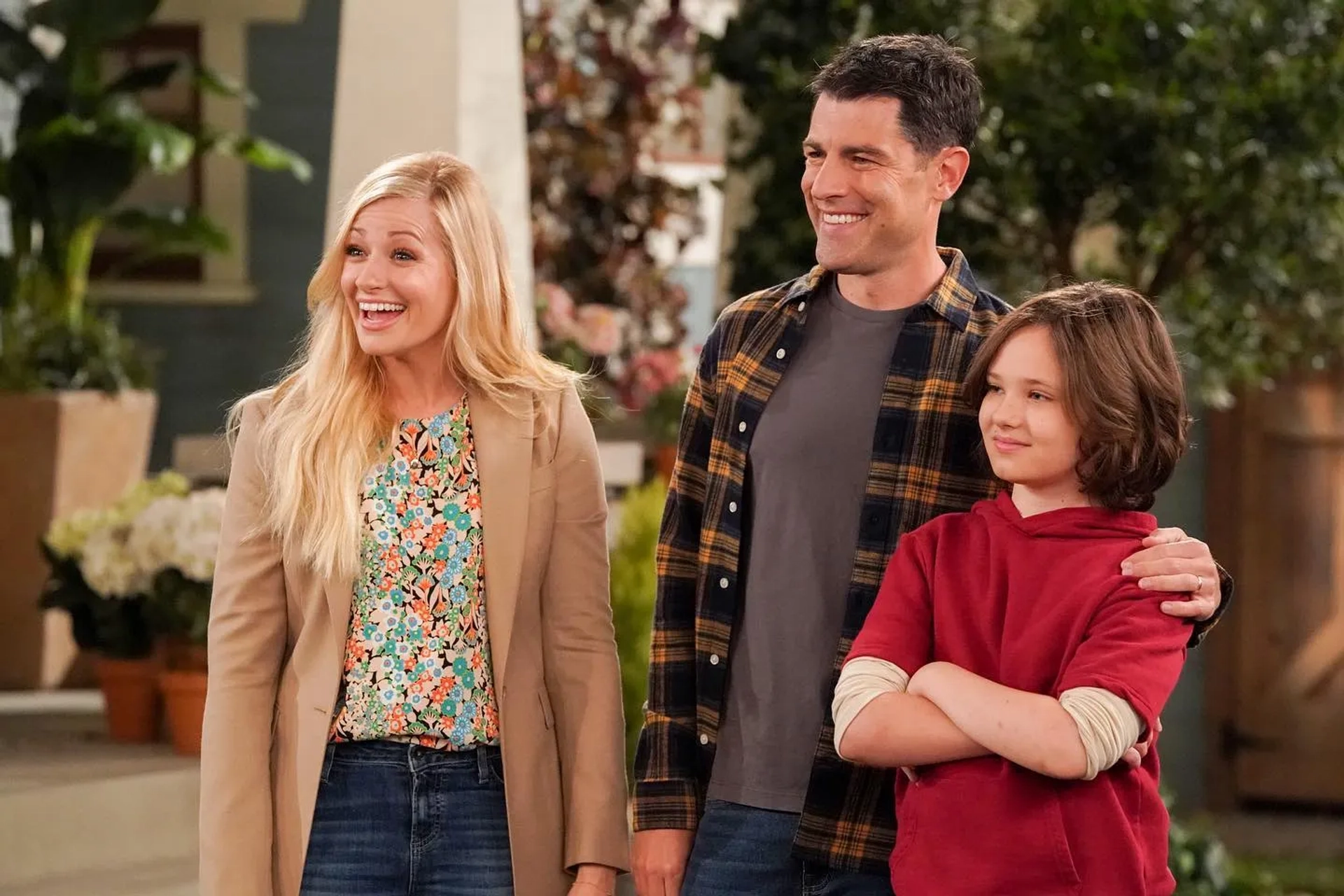 Max Greenfield, Beth Behrs, and Hank Greenspan in The Neighborhood (2018)