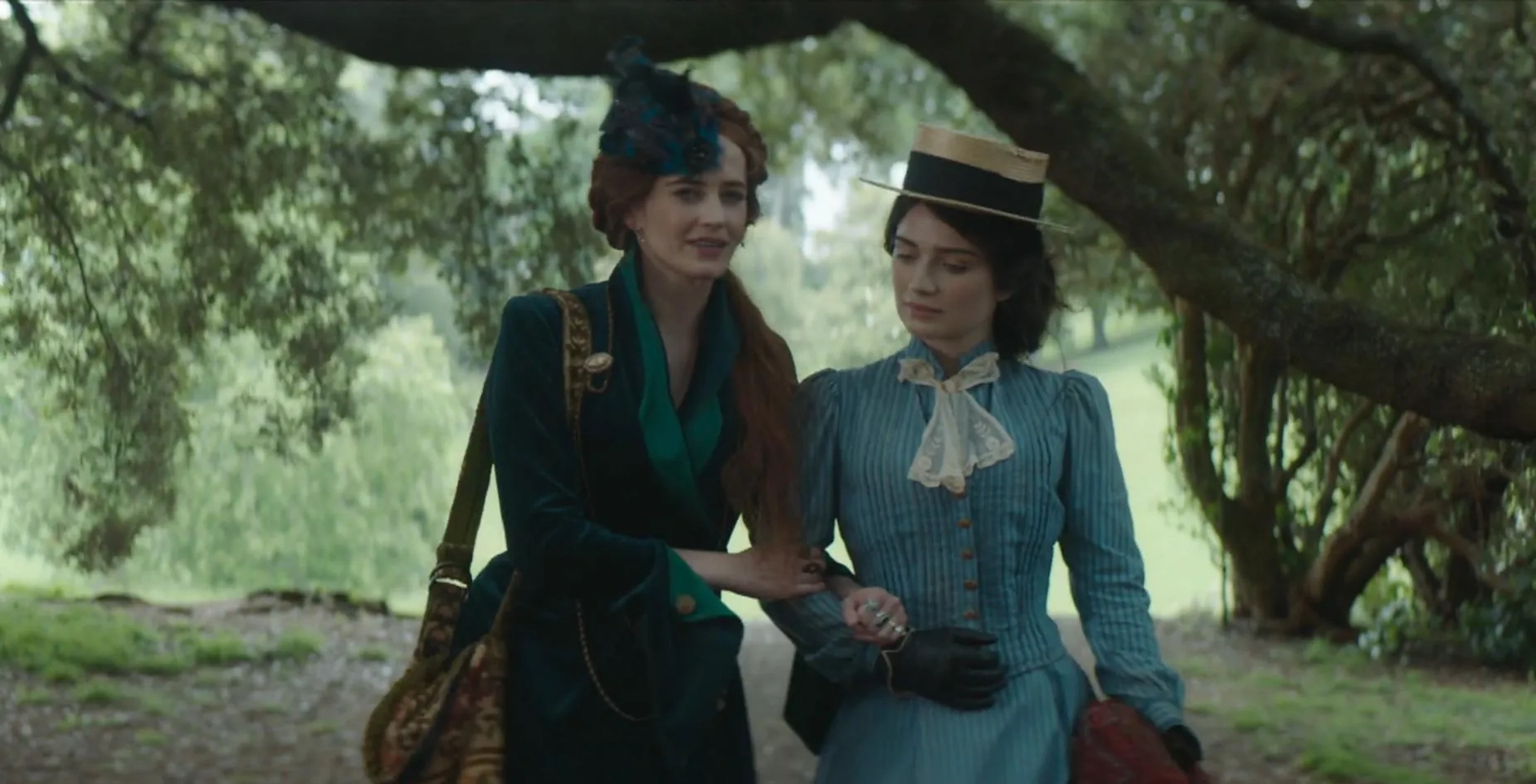 Eva Green and Eve Hewson in The Luminaries (2020)