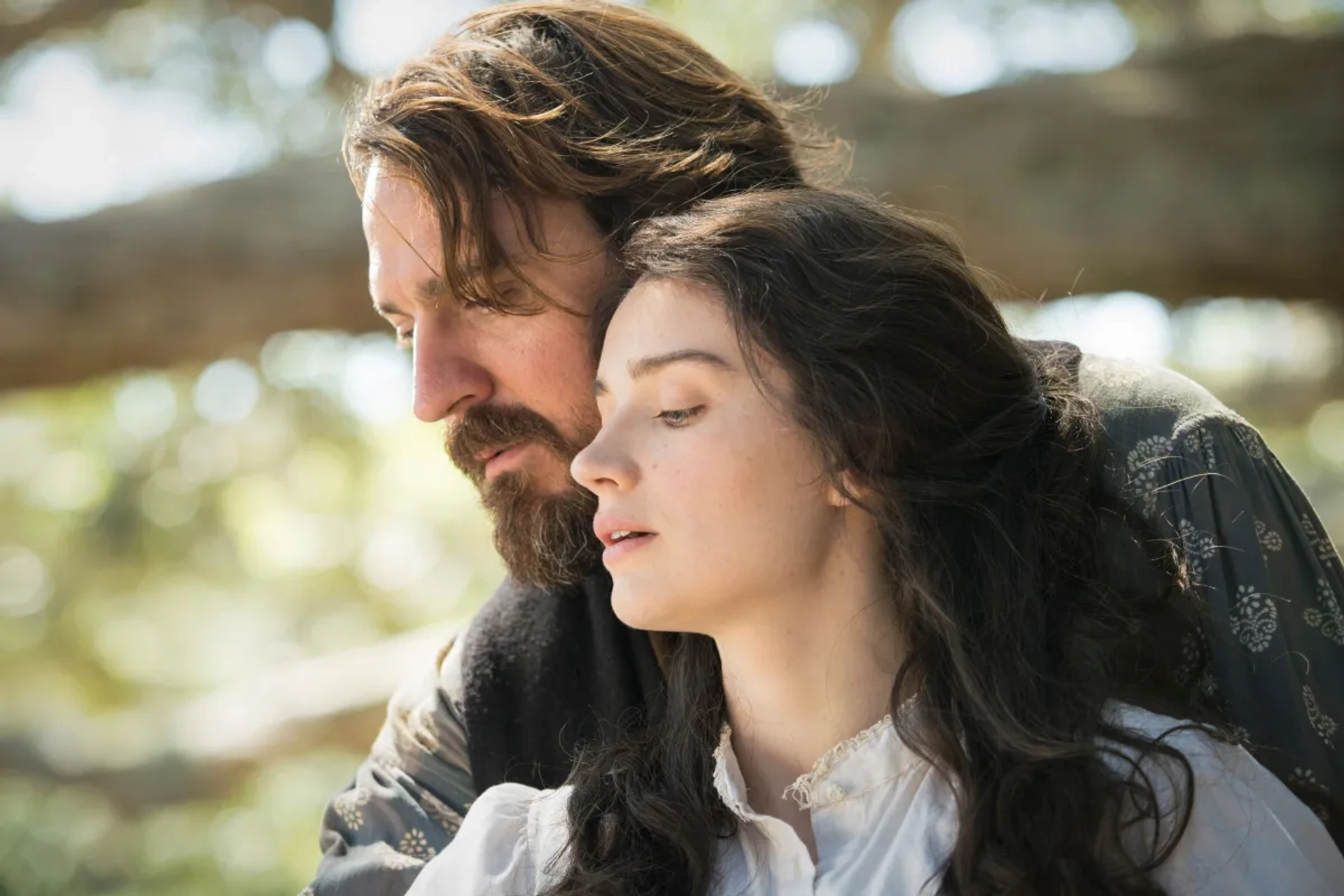 Ewen Leslie and Eve Hewson in The Luminaries (2020)