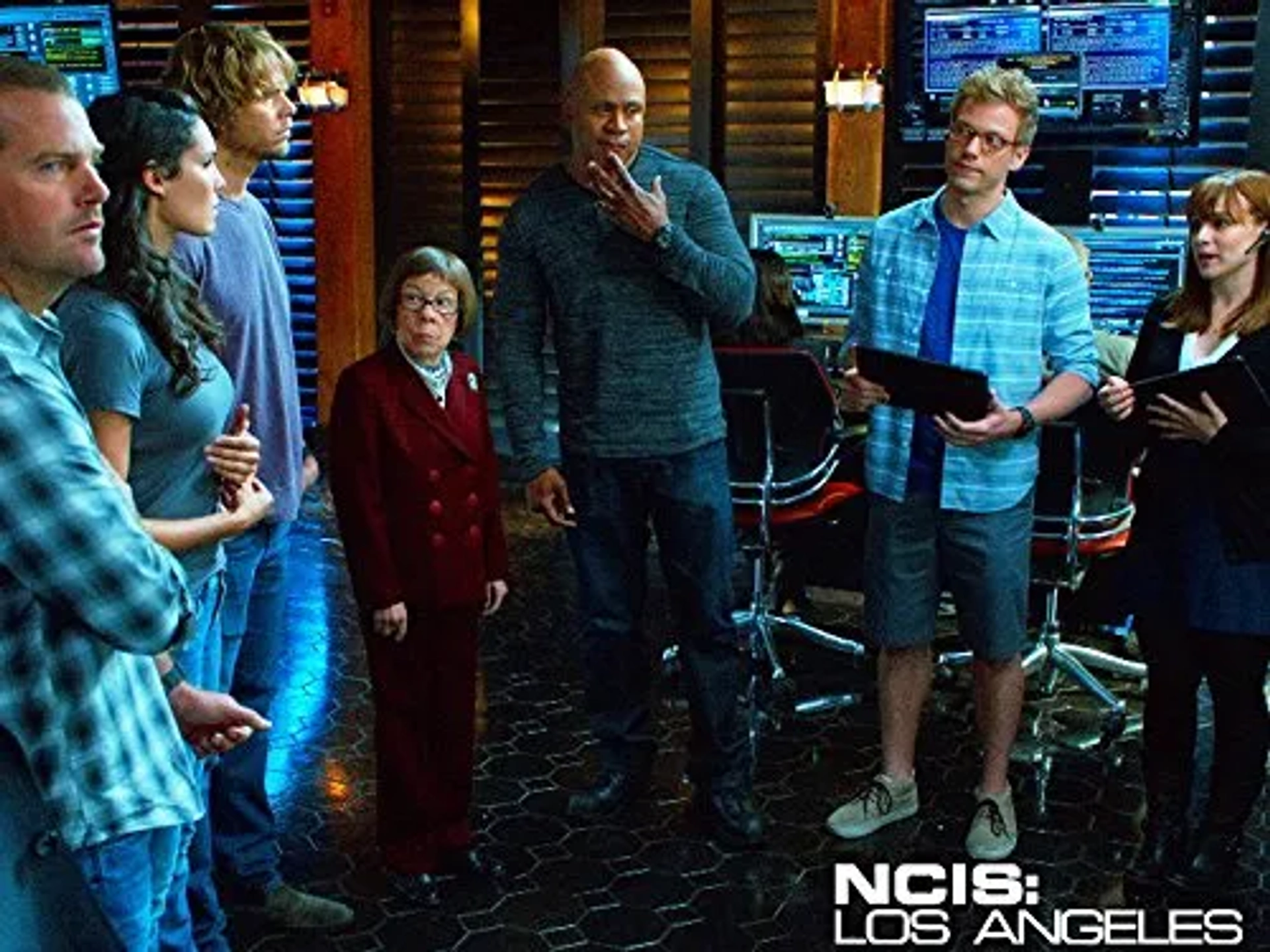 Chris O'Donnell, Linda Hunt, LL Cool J, Eric Christian Olsen, Daniela Ruah, Barrett Foa, and Renée Felice Smith in NCIS: Los Angeles (2009)