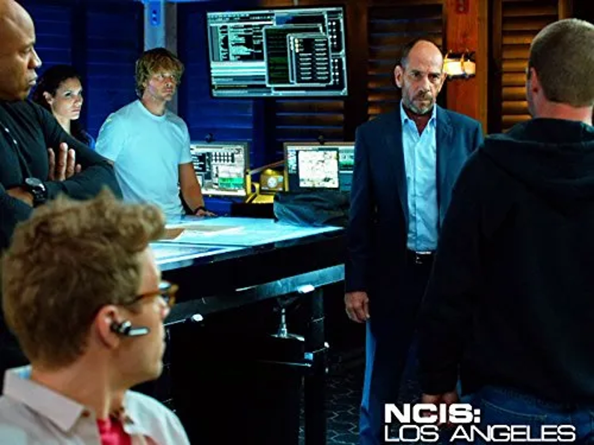 Chris O'Donnell, Miguel Ferrer, LL Cool J, Eric Christian Olsen, Daniela Ruah, and Barrett Foa in NCIS: Los Angeles (2009)