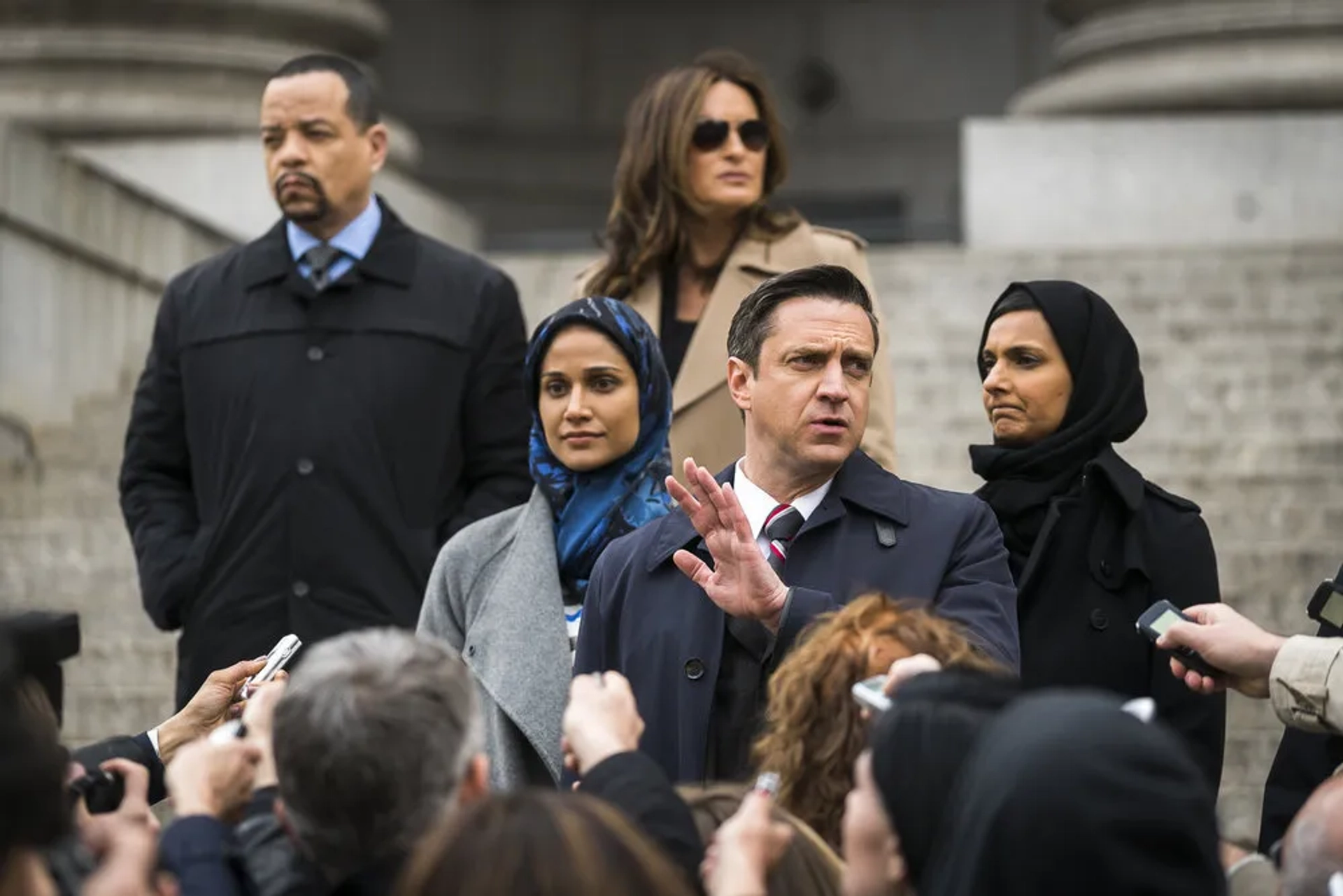 Ice-T, Mariska Hargitay, Raúl Esparza, and Melanie Chandra in Law & Order: Special Victims Unit (1999)