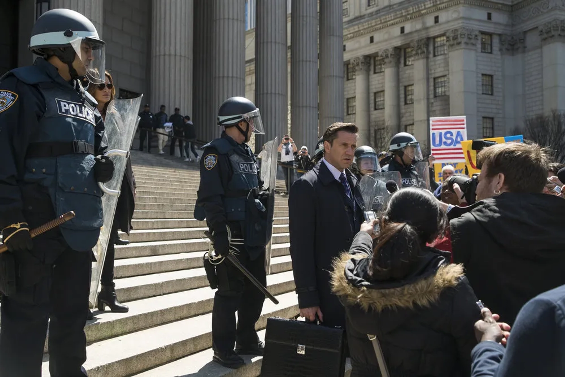 Mariska Hargitay and Raúl Esparza in Law & Order: Special Victims Unit (1999)