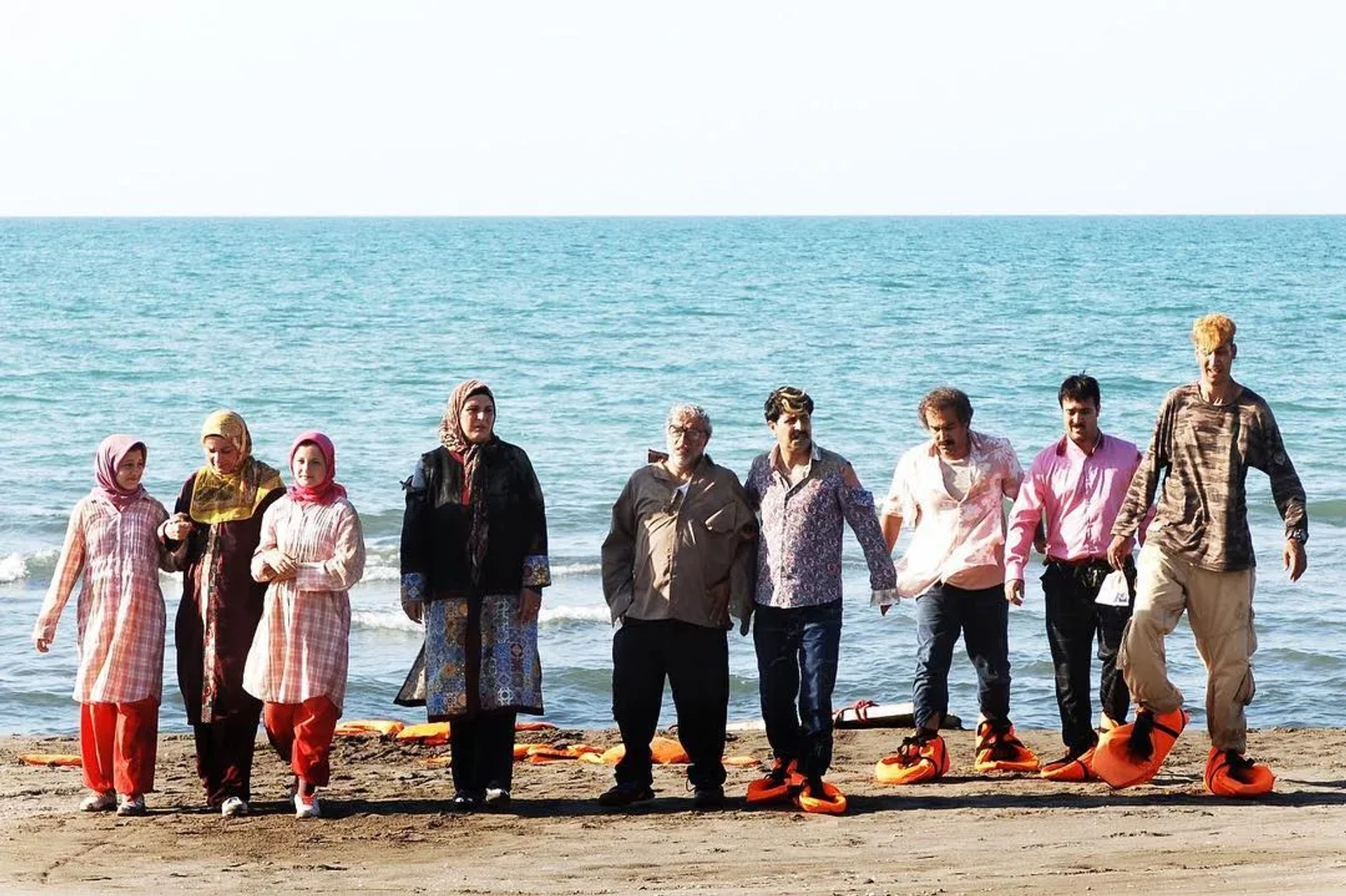 Alireza Khamseh, Mohsen Tanabandeh, Ahmad Mehranfar, Rima Raminfar, Bahram Afshari, Hooman Hajabdollahi, Nasrin Nosrati, Sara Forghaniasl, and Nika Forghaniasl in Capital (2011)