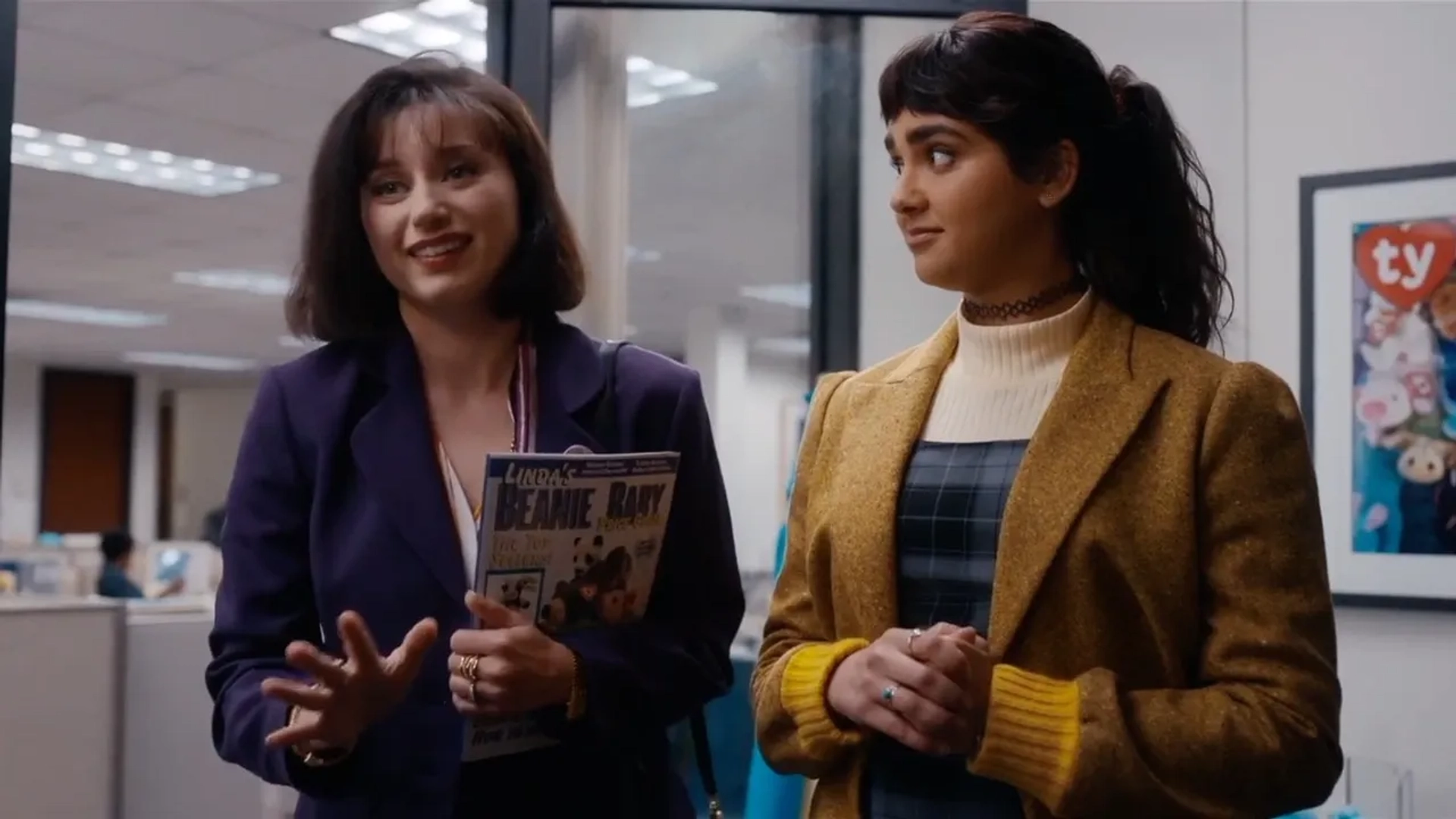 Geraldine Viswanathan and Callie Johnson in The Beanie Bubble (2023)