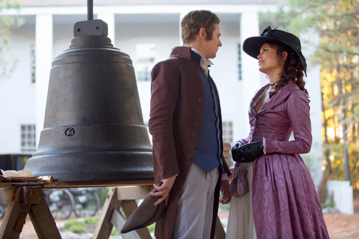 Zach Roerig and Nathalie Kelley in The Vampire Diaries (2009)