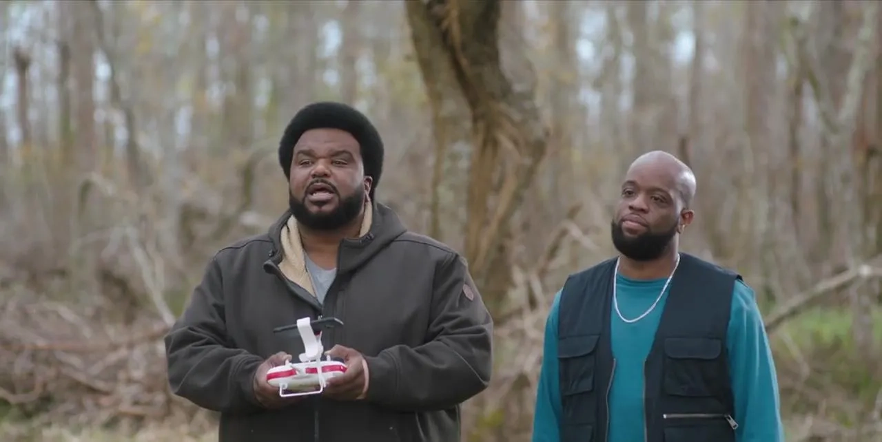 Craig Robinson and Rell Battle in Killing It (2022)