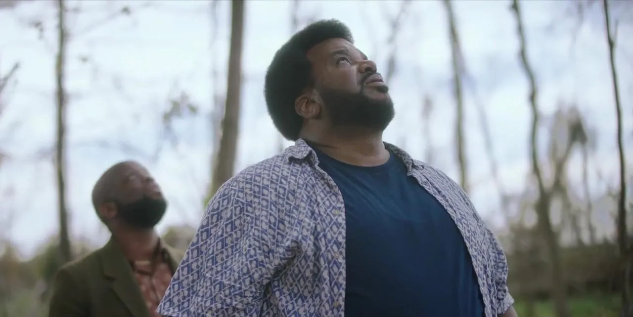 Craig Robinson and Rell Battle in Killing It (2022)
