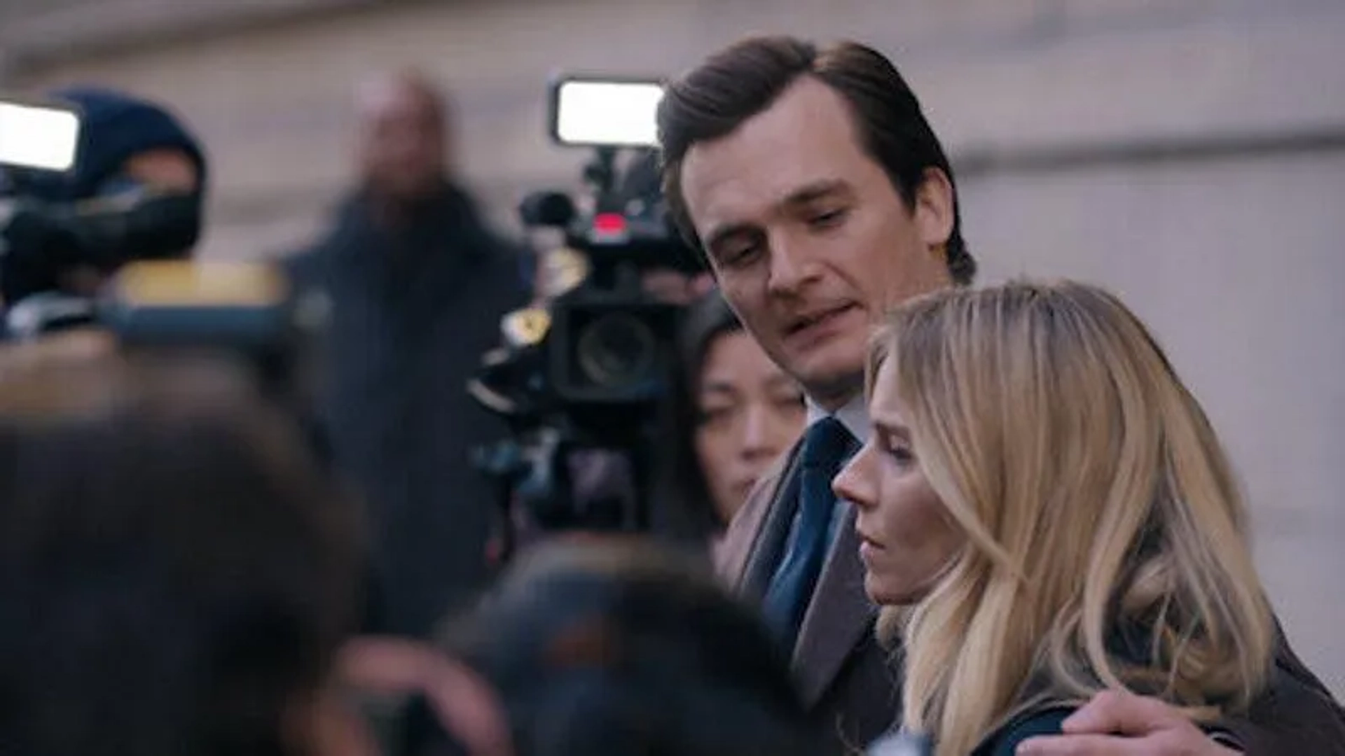 Sienna Miller and Rupert Friend in Anatomy of a Scandal (2022)